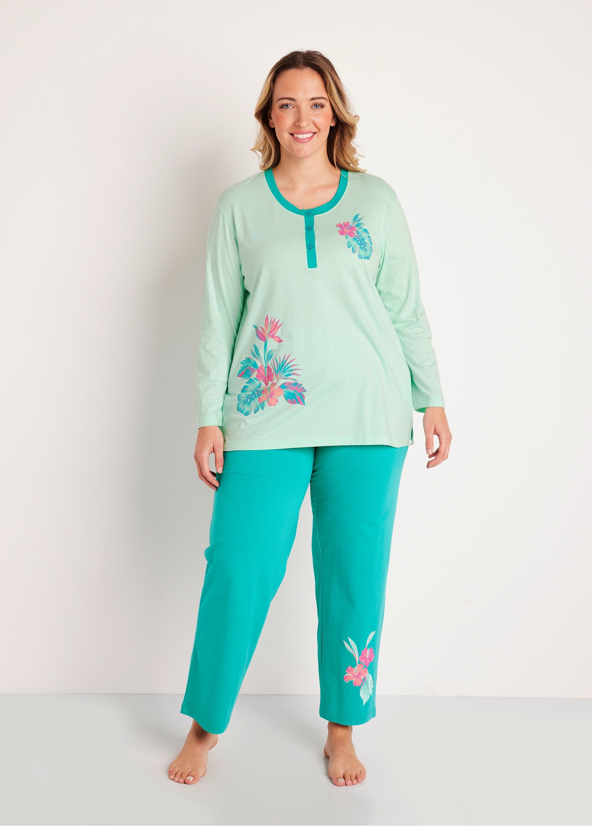 Pyjama_boutonné_coton_motif_exotique_Imprime_tropical_FA1_curvy