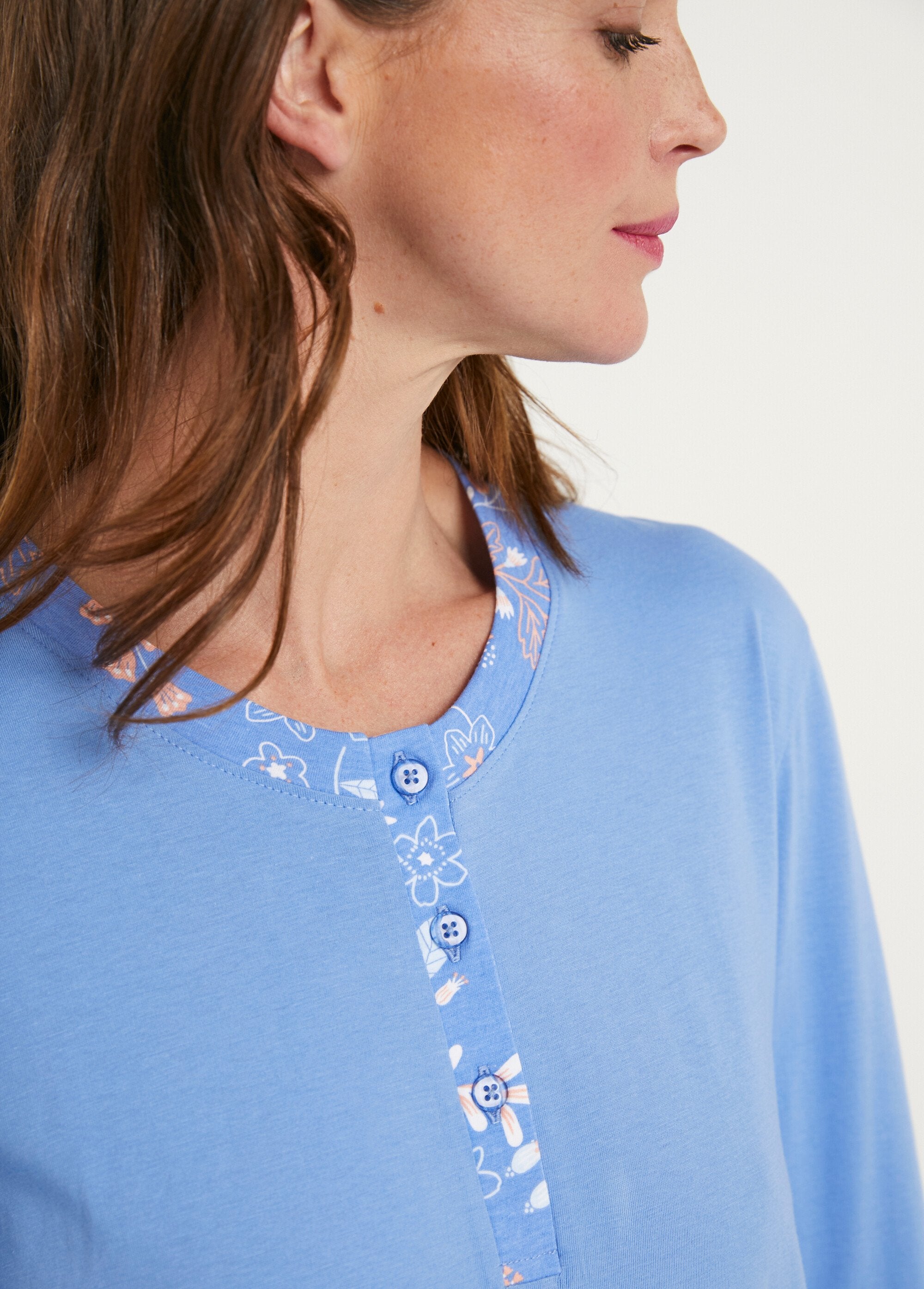 Pyjama_manches_longues_coton_uni_fleuri_Imprime_bleu_et_rose_DE1_slim