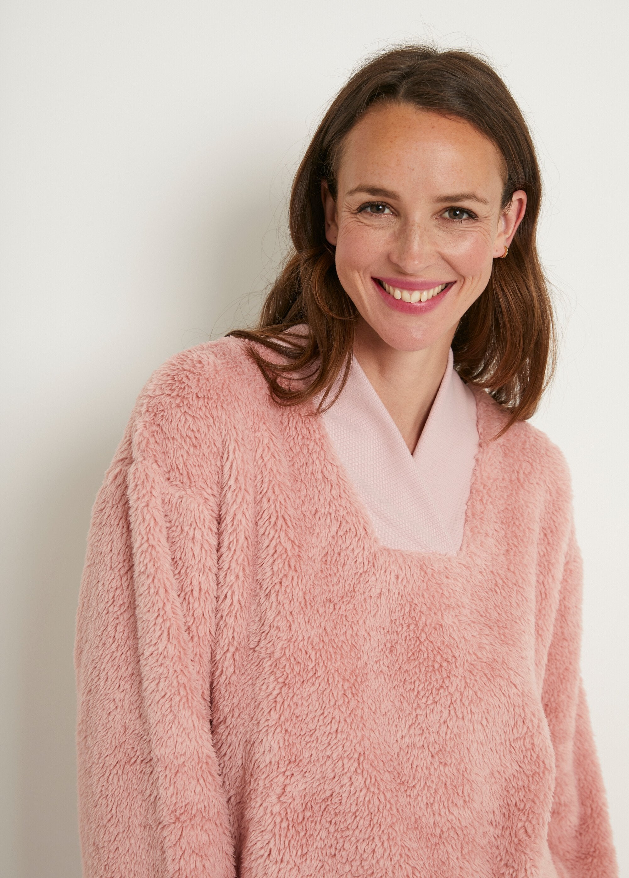 Pyjama_uni_chaud_col_V_manches_longues_peluche_Vieux_rose_DE1_slim