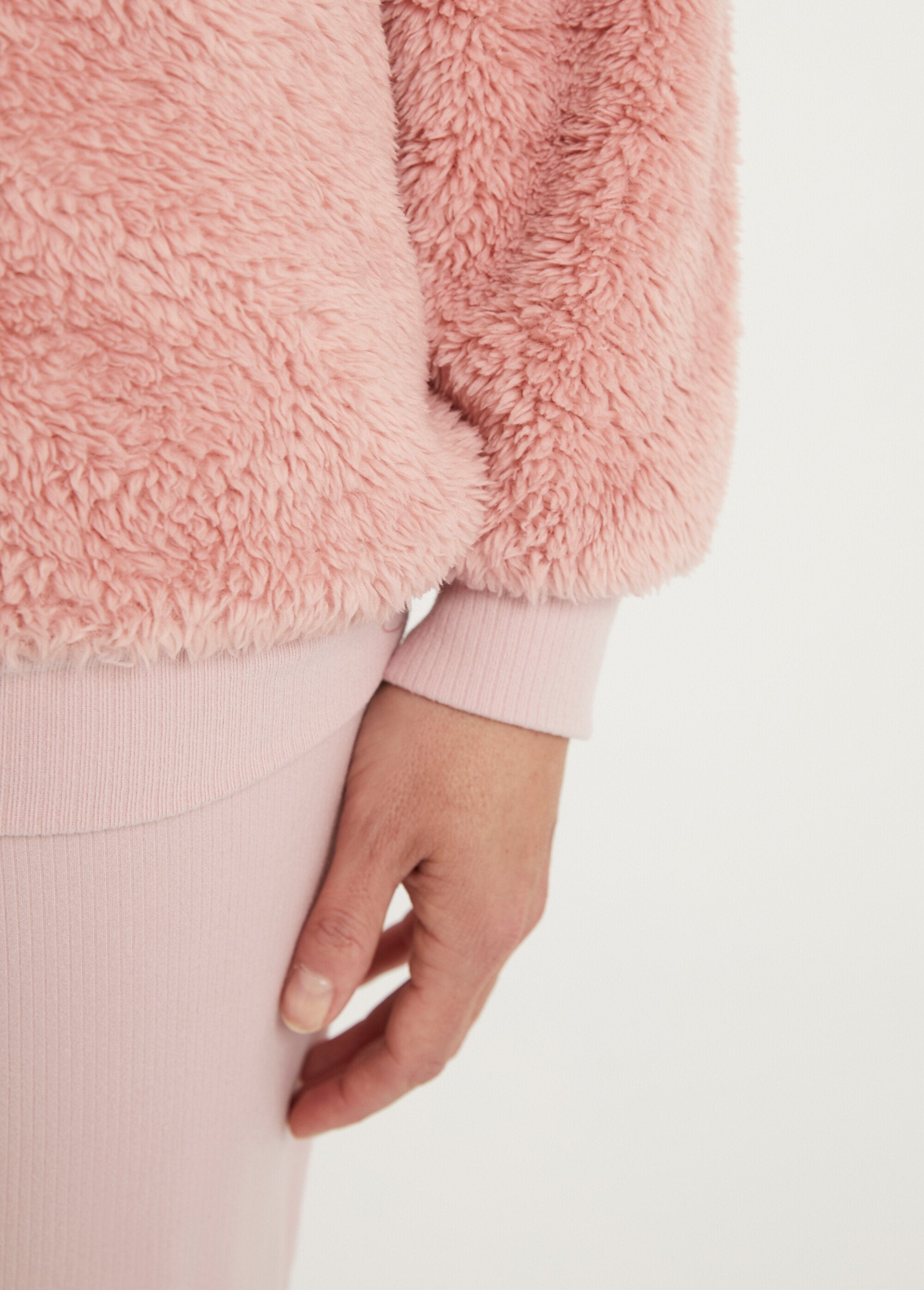 Pyjama_uni_chaud_col_V_manches_longues_peluche_Vieux_rose_DE3_slim