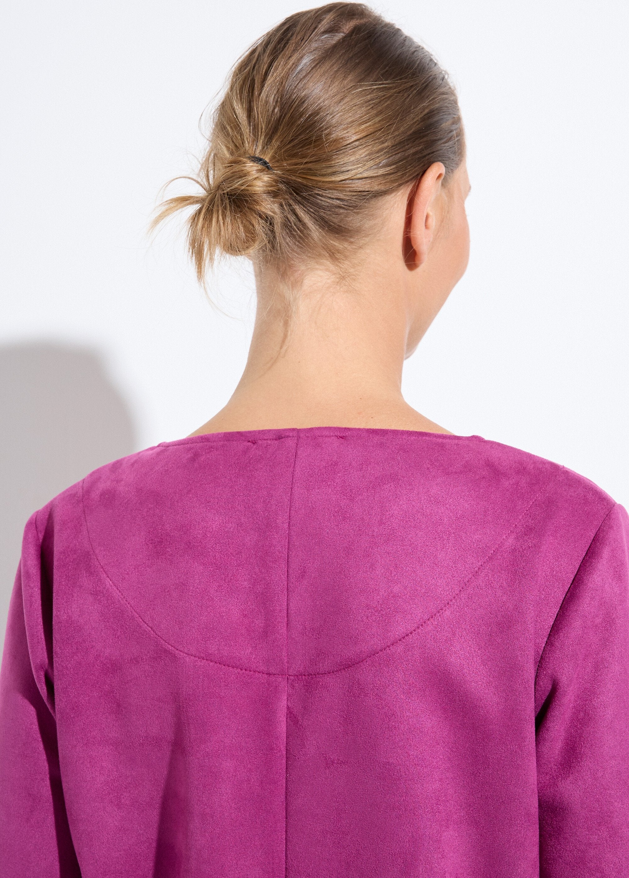 Korte_volle_jurk_in_effen_suède_Cassis_DE2_slim