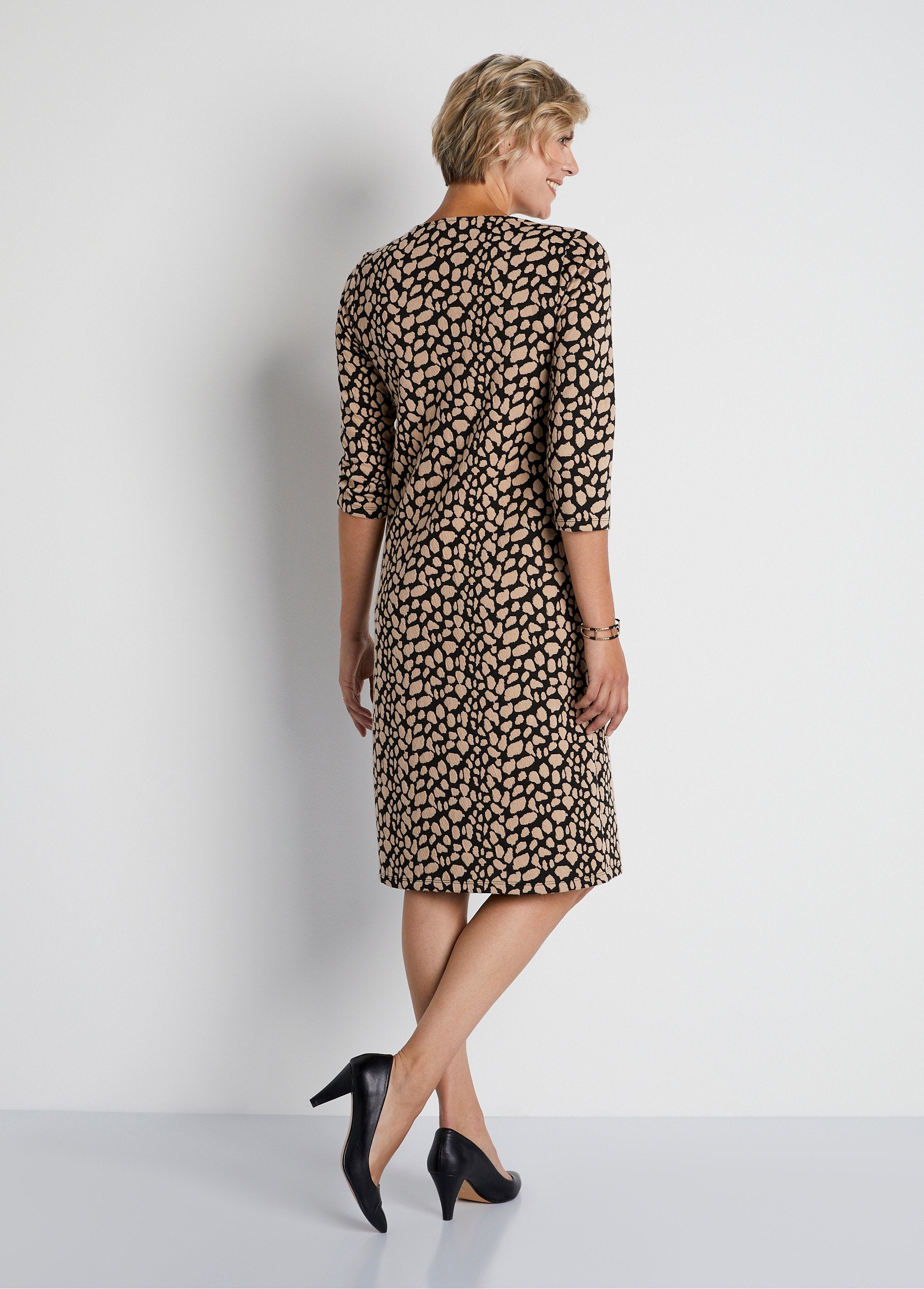 Robe_ample_courte_jacquard_bicolore_Noir_et_beige_DO1_slim