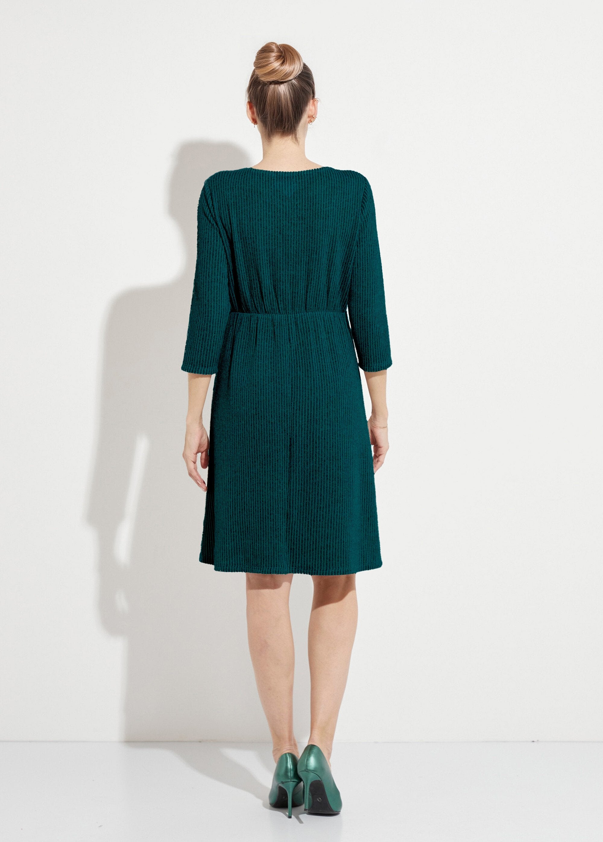 Robe_cache-coeur_courte_maille_côtelée_Vert_DO1_slim