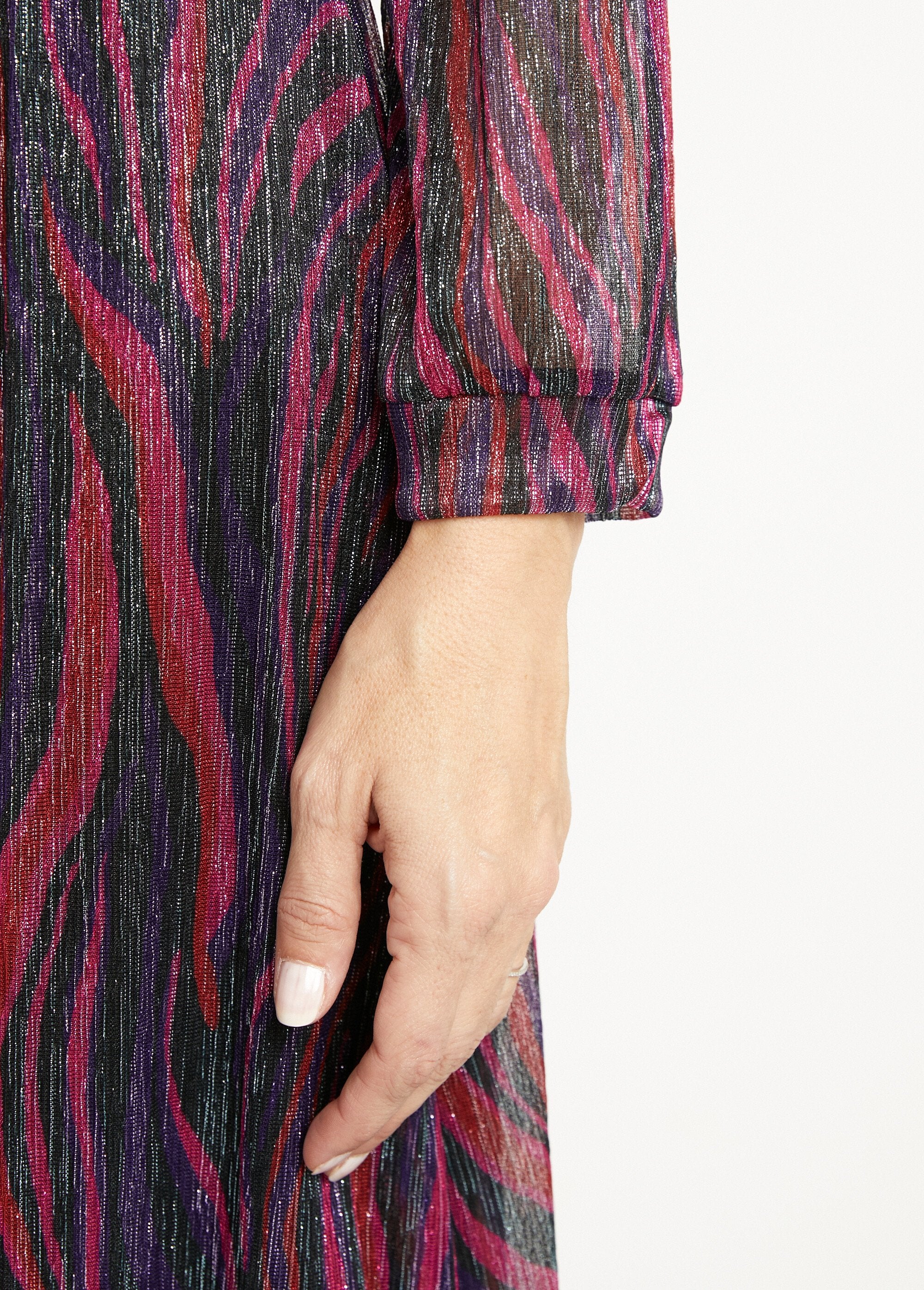 Robe_cache-coeur_courte_maille_résille_plissée_imprimée_Noir_et_rose_DE2_slim