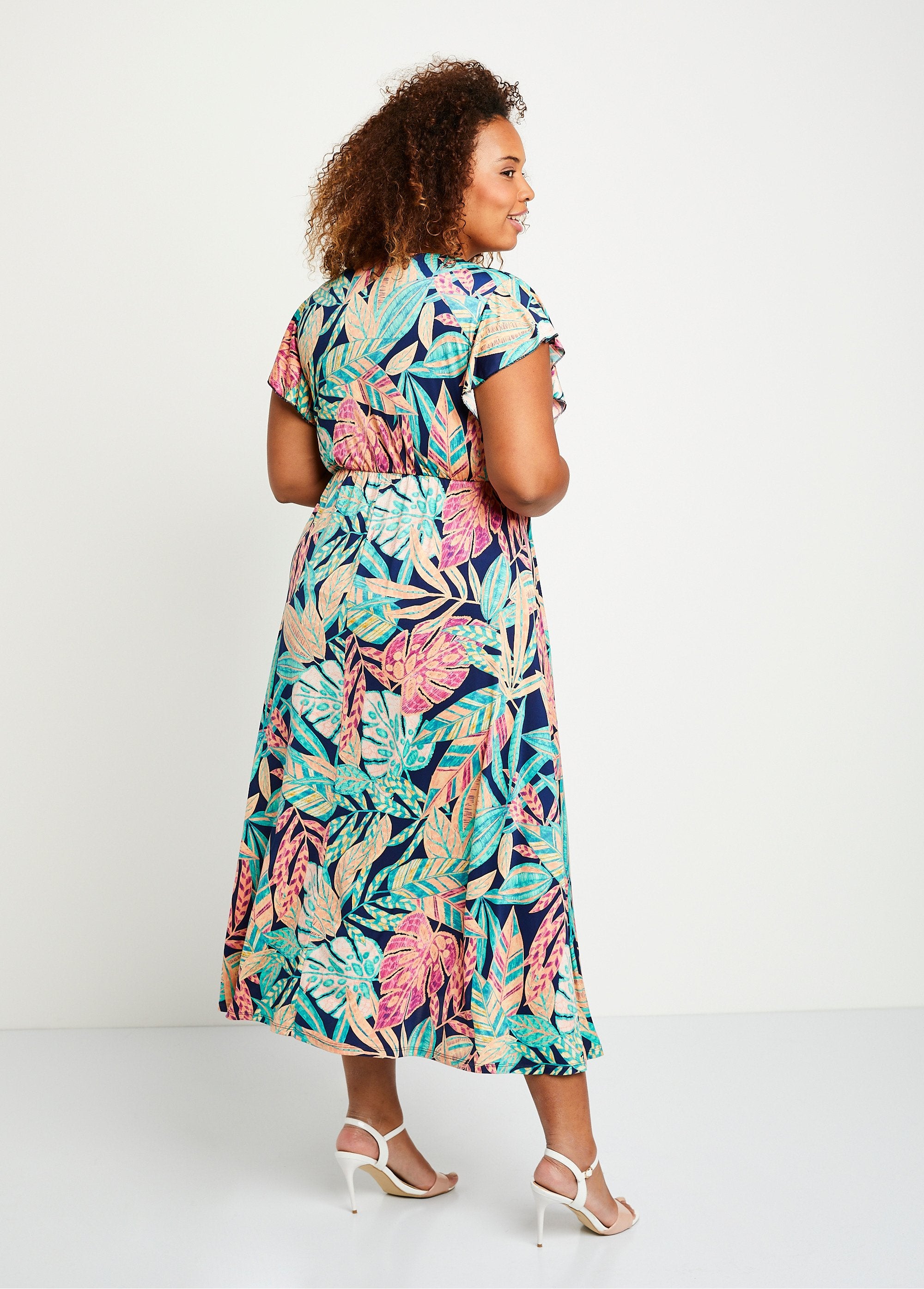 Robe_cache-coeur_longue_feuillage_Vert_et_rose_DO1_curvy
