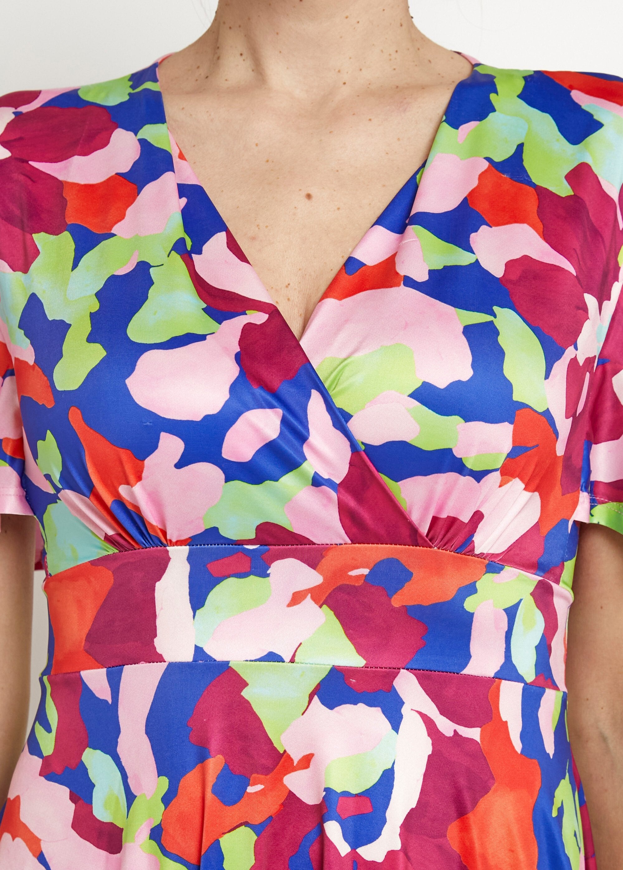 Wikkeljurk_met_vlindermouwen_en_kunstzinnig_motief_Rose_imprime_DE2_slim