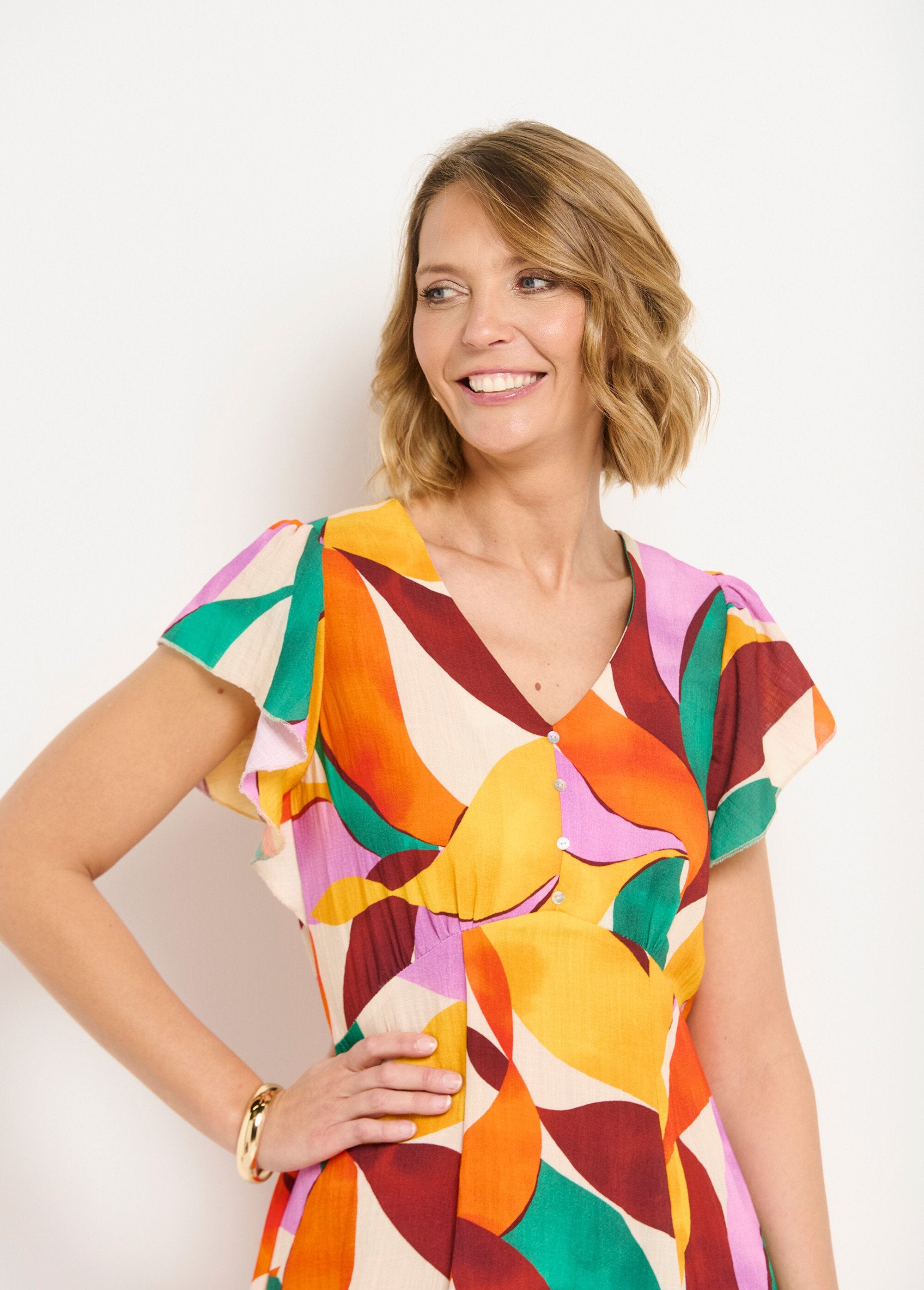 Korte_V-hals_jurk_van_linnen_met_bloemenprint_Orange_et_vert_DE2_slim