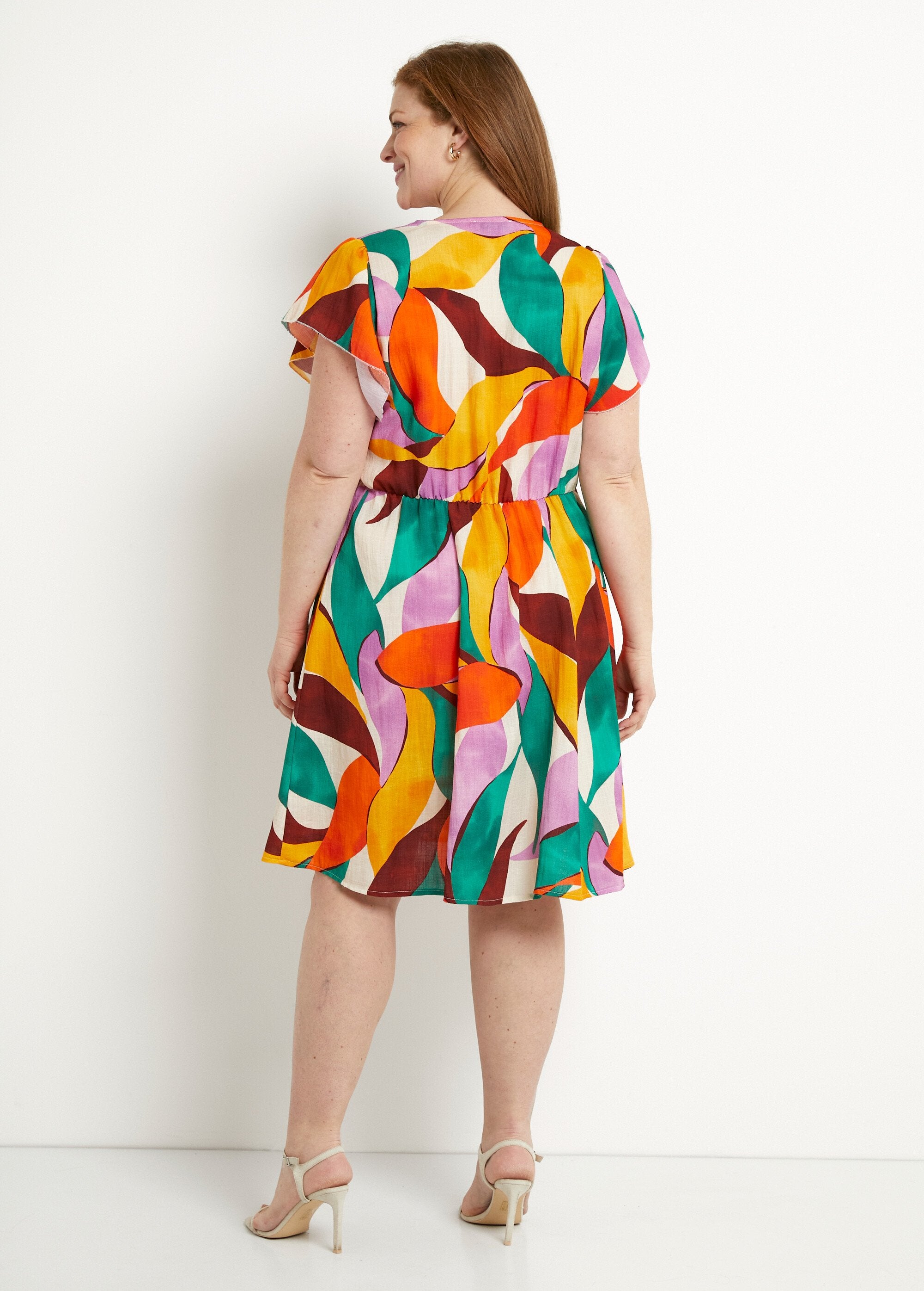 Korte_V-hals_jurk_van_linnen_met_bloemenprint_Orange_et_vert_DO1_curvy