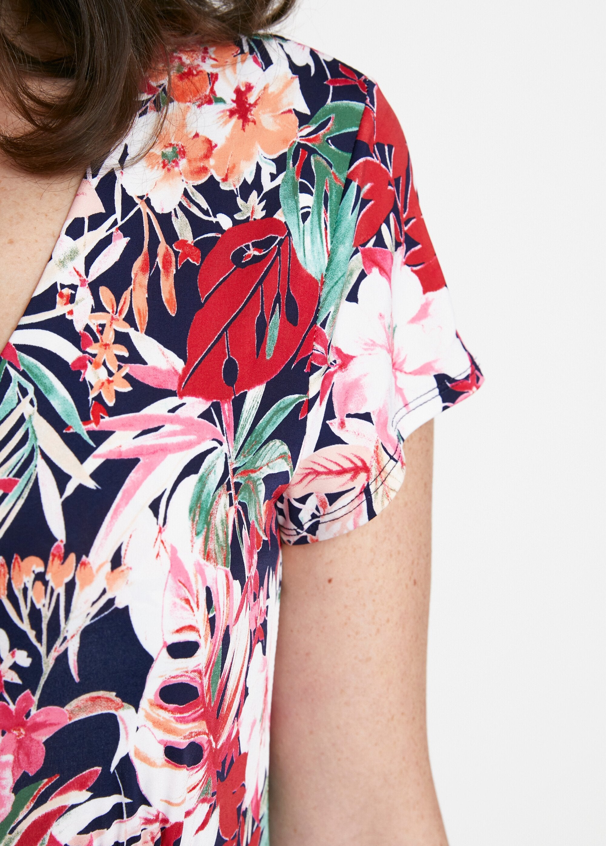 Robe_mi-longue_évasée_col_V_Imp_fuchsia_DE2_slim