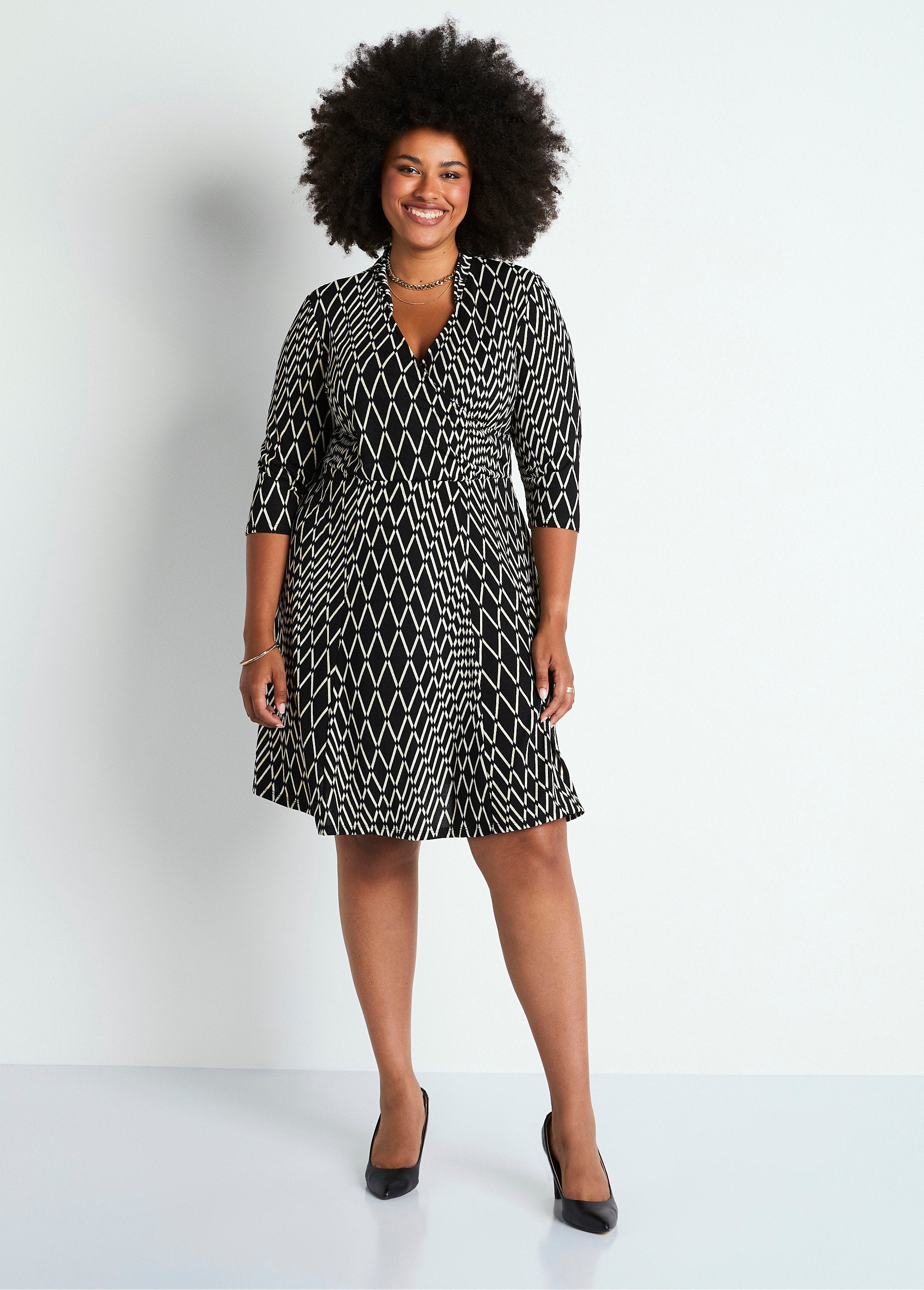 Robe_courte_cache-coeur_manches_3/4_Noir_blanc_FA1_curvy
