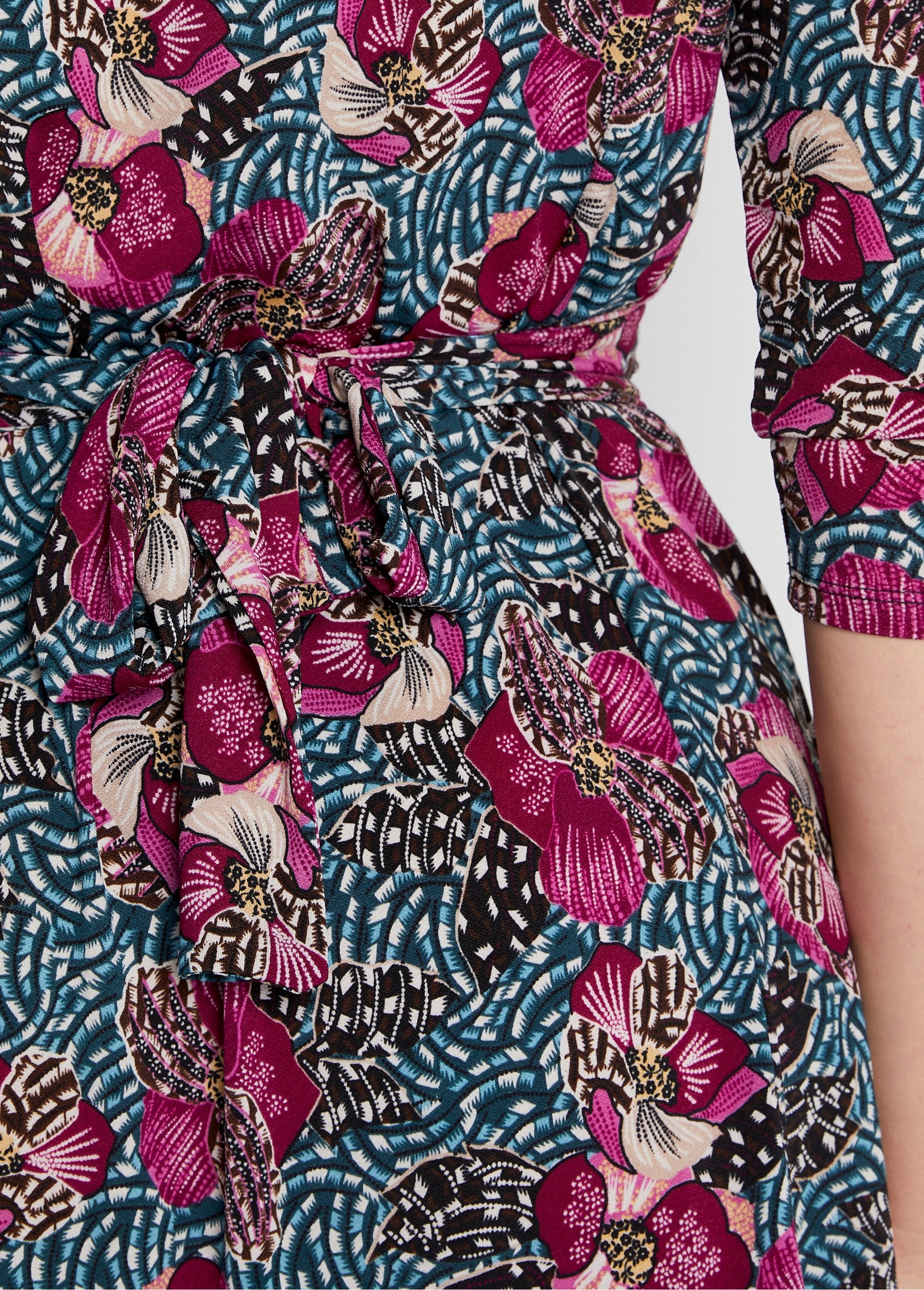 Robe_courte_cache-coeur_en_maille_Imprime_fuchsia_DE2_curvy