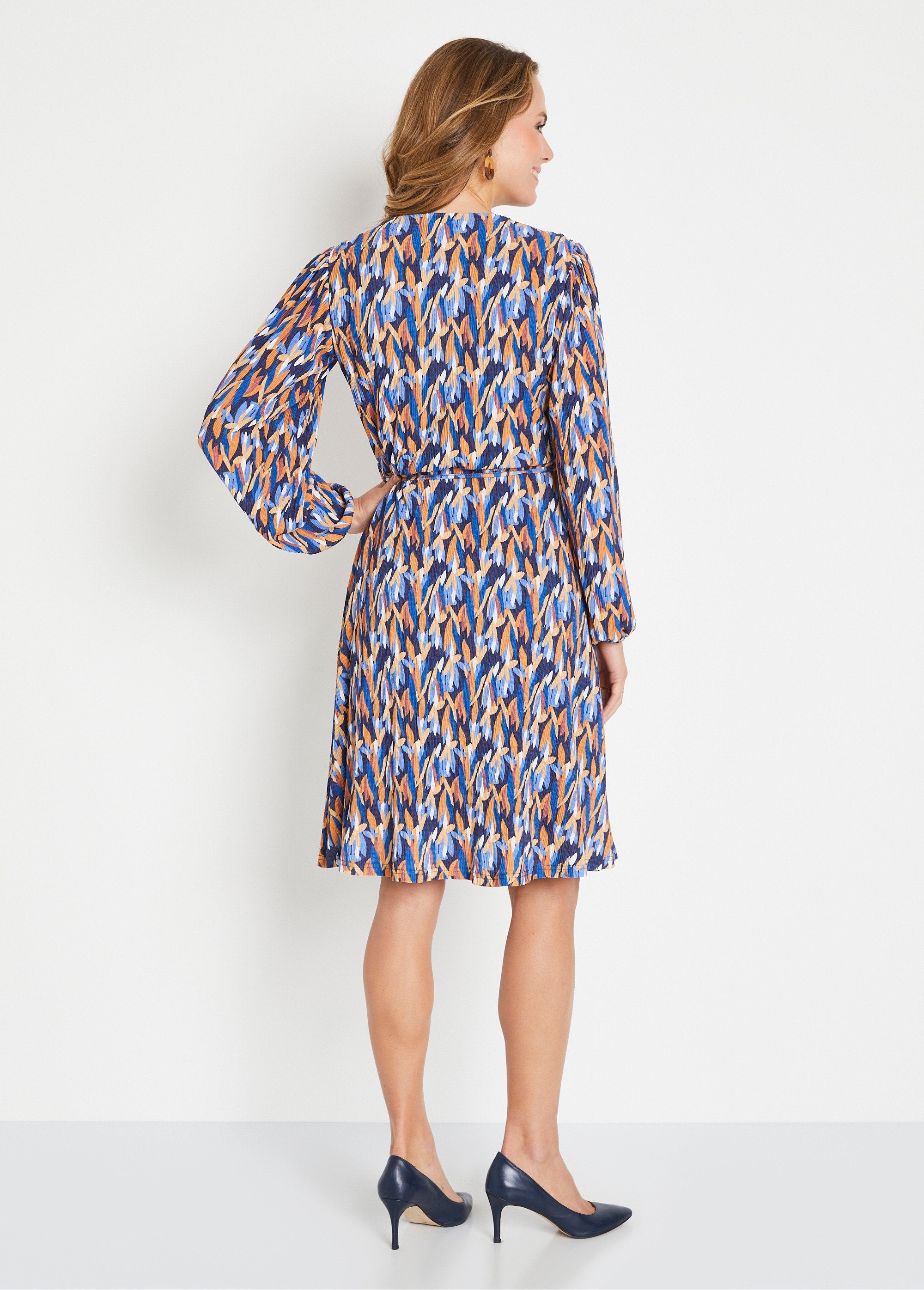 Robe_courte_cache-coeur_imprimé_feuillage_Bleu_et_marron_DO1_slim