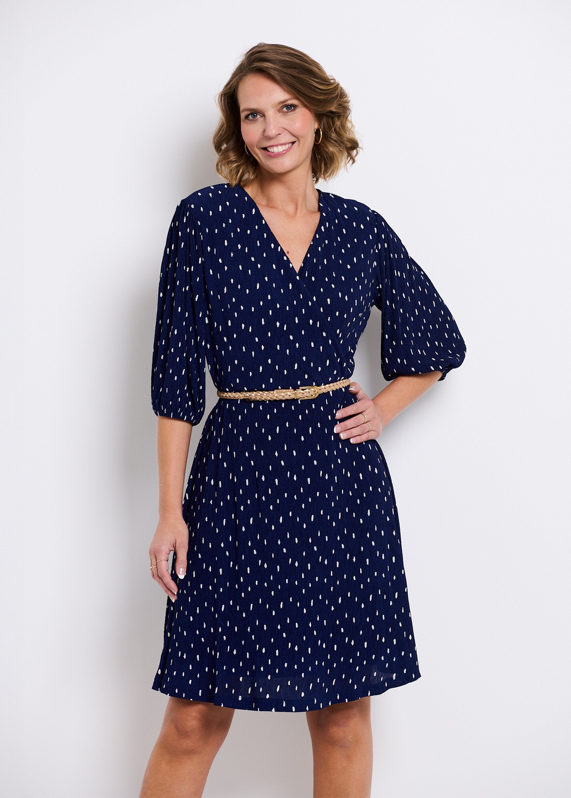 Robe_courte_cache-coeur_imprimé_pois_Marine_et_blanc_FA2_slim