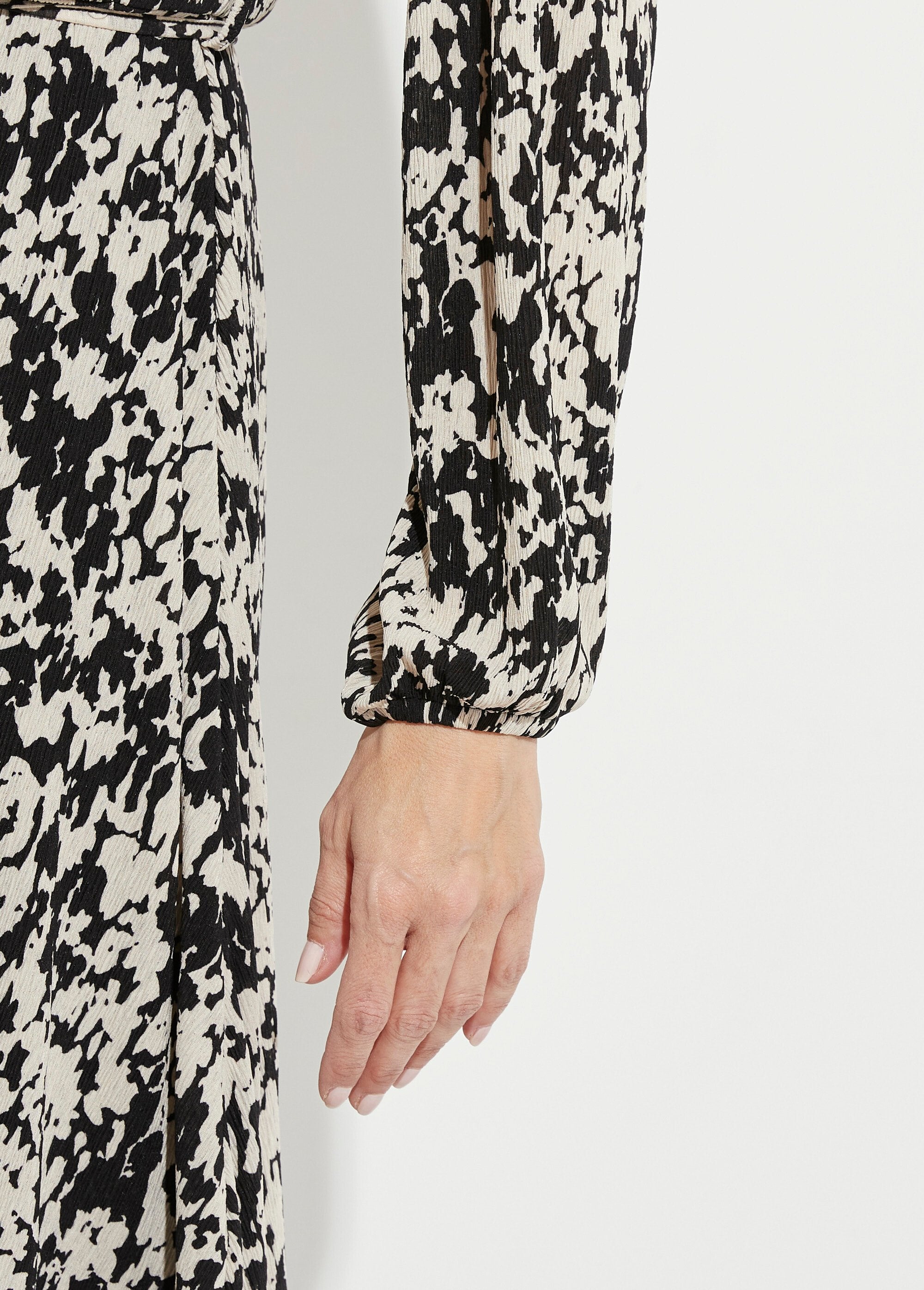 Wikkeljurk_met_tachisteprint_Noir_et_ecru_DE4_slim