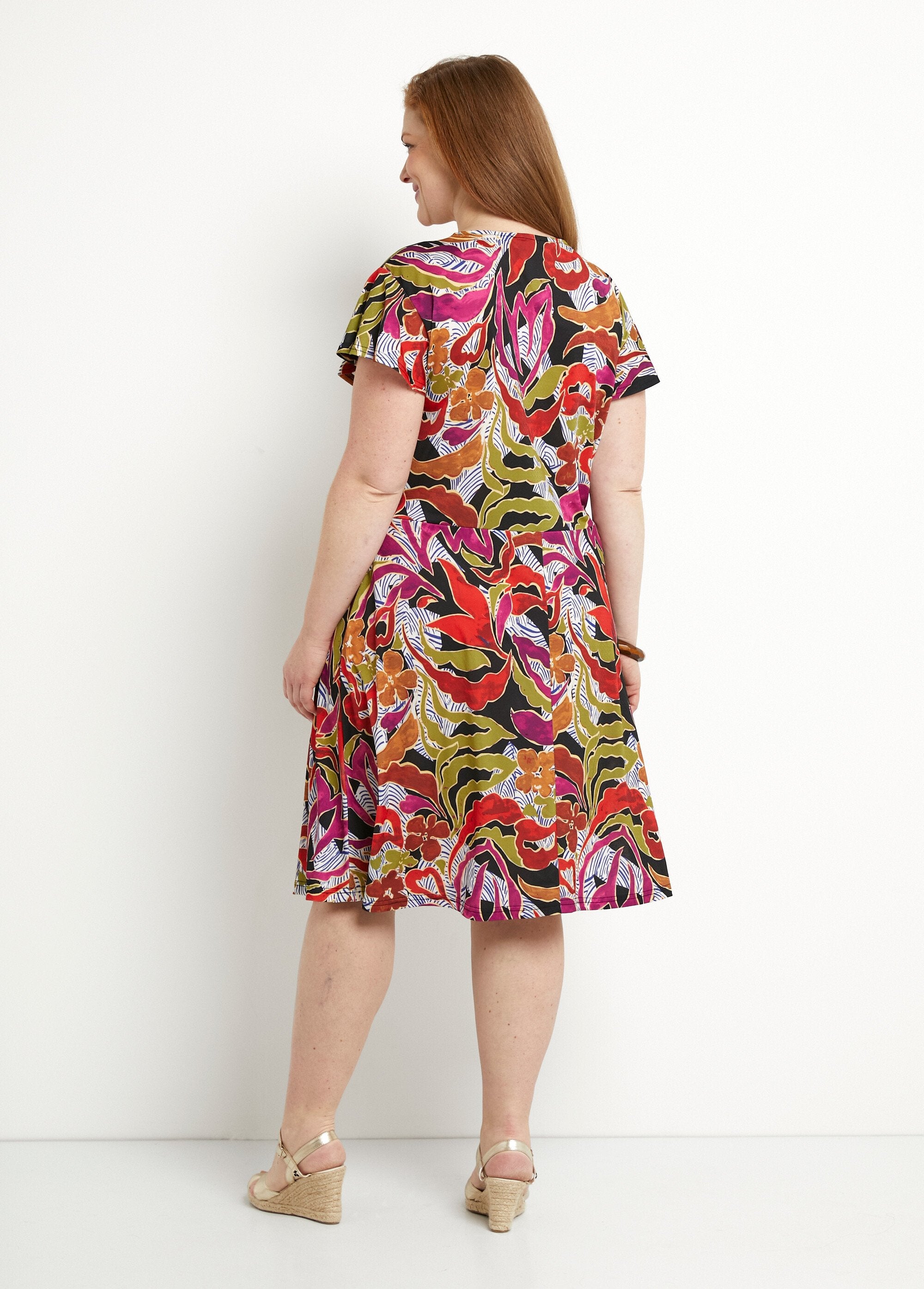 Wikkeljurk_met_print_Noir_et_parme_DO1_curvy