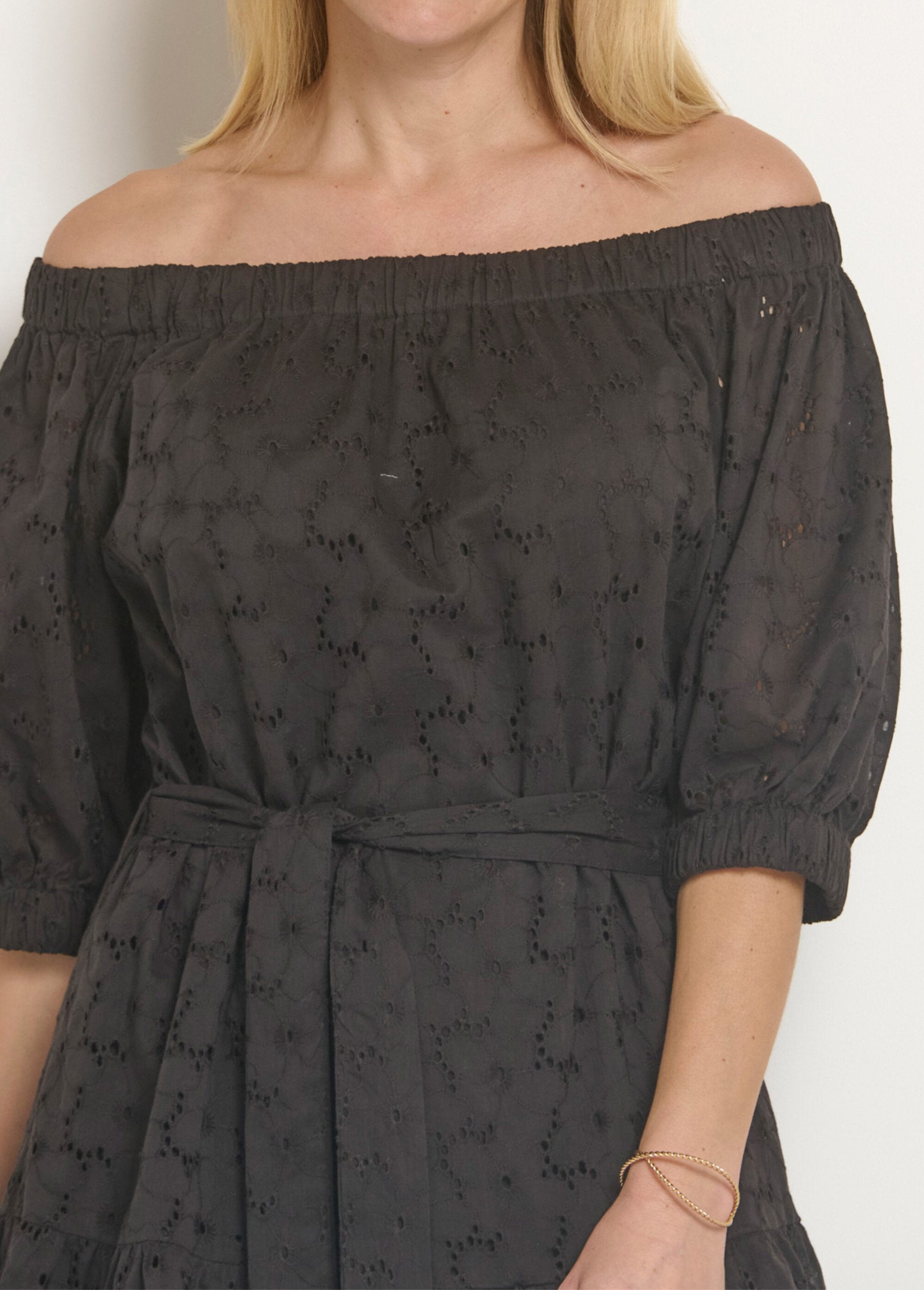 Robe_courte_col_Bardot_broderie_anglaise_Noir_DE1_slim