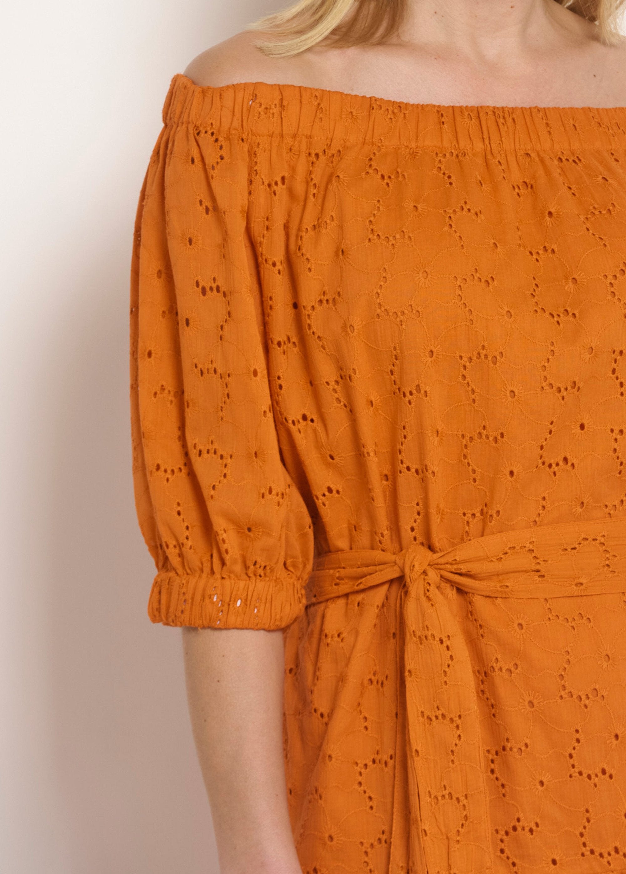 Robe_courte_col_Bardot_broderie_anglaise_Orange_DE2_slim