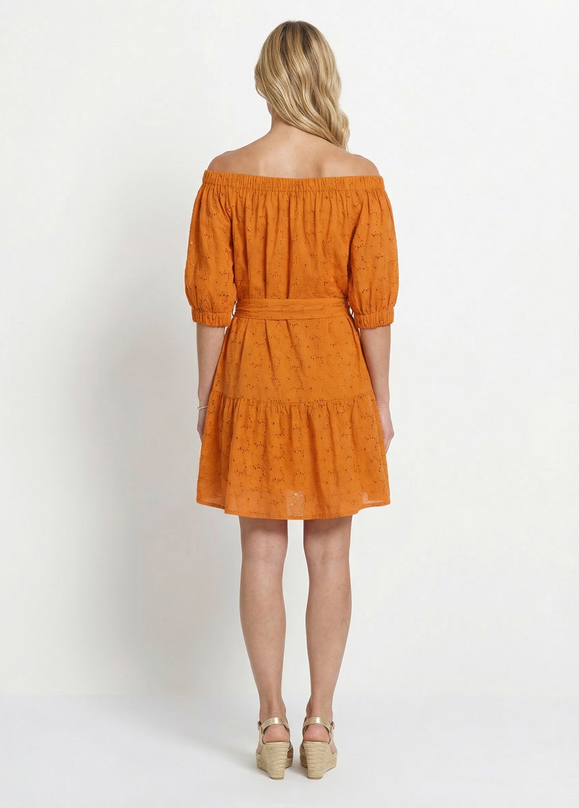 Robe_courte_col_Bardot_broderie_anglaise_Orange_DO1_slim