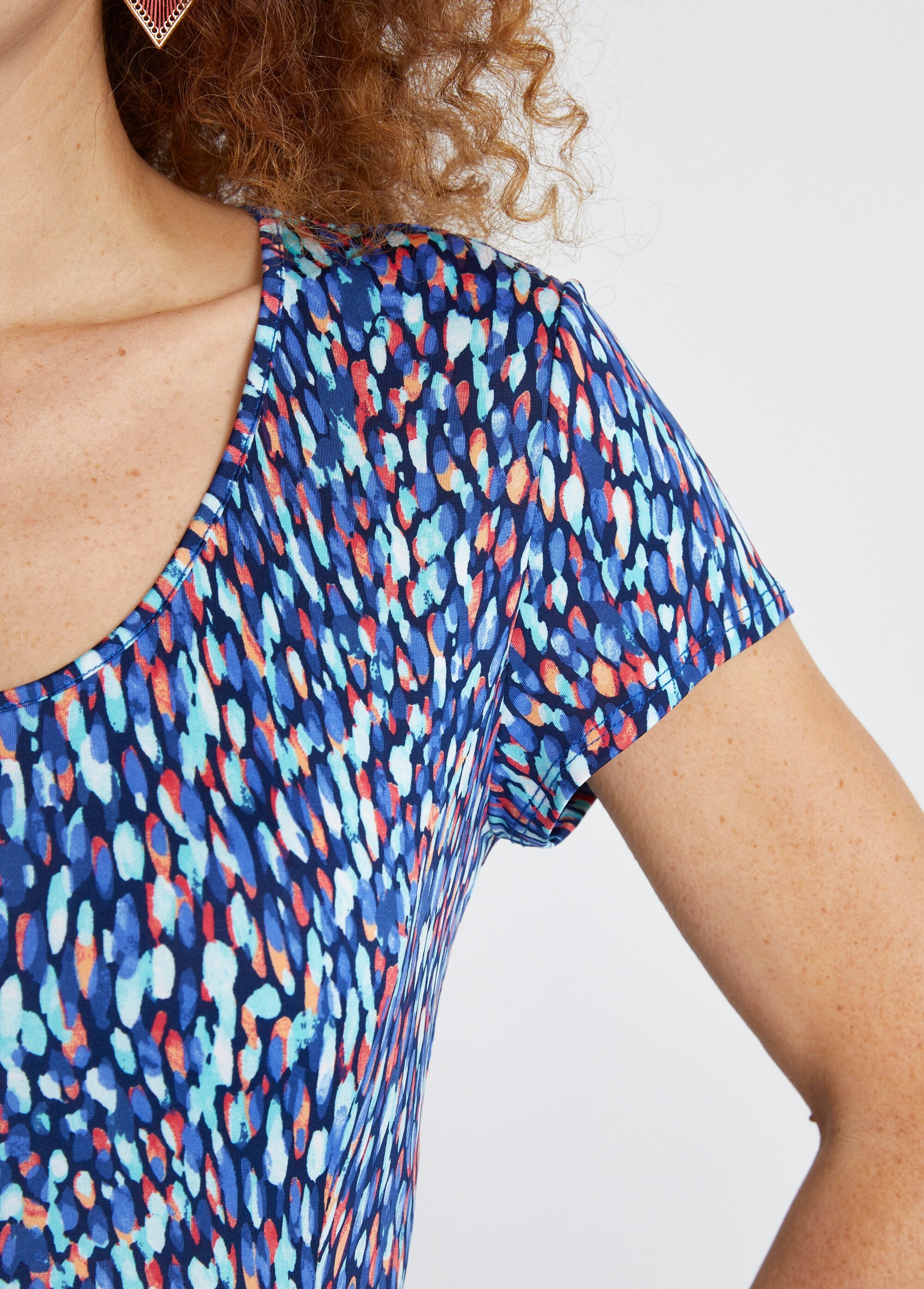 Robe_courte_galbée_évasée_Imp_bleu_DE2_slim