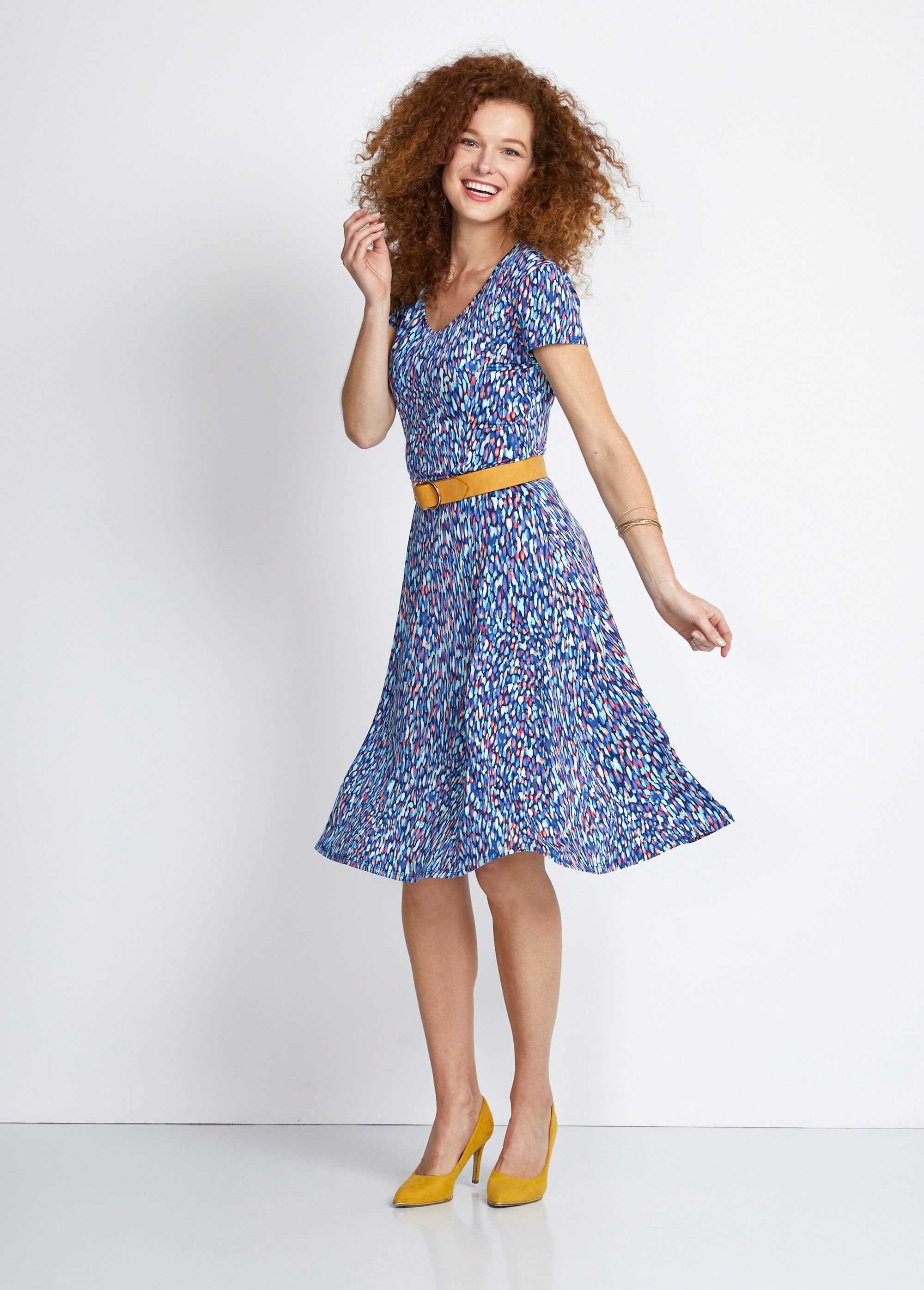 Robe_courte_galbée_évasée_Imp_bleu_SF1_slim