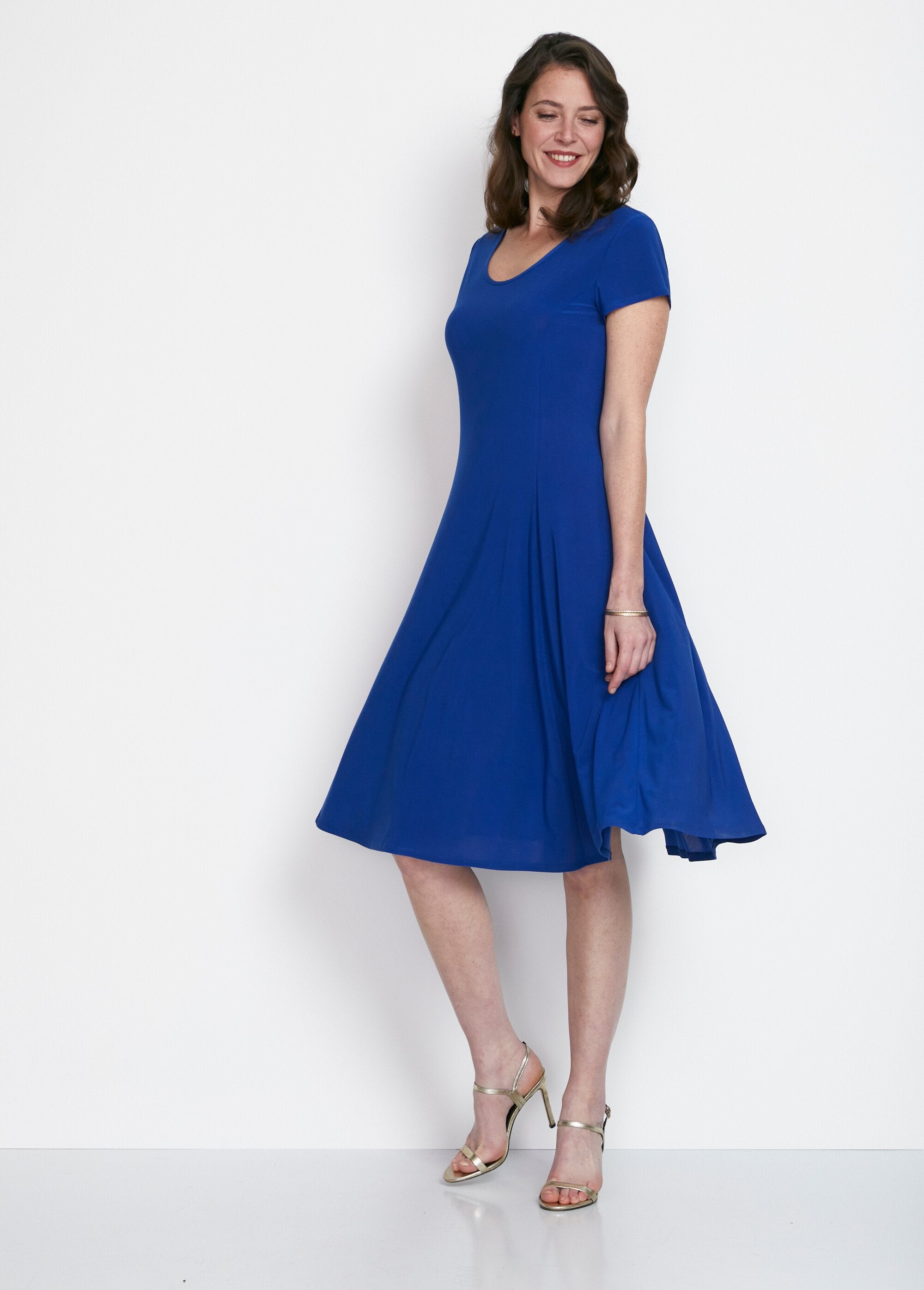 Robe_courte_galbée_évasée_Bleu_SF1_slim