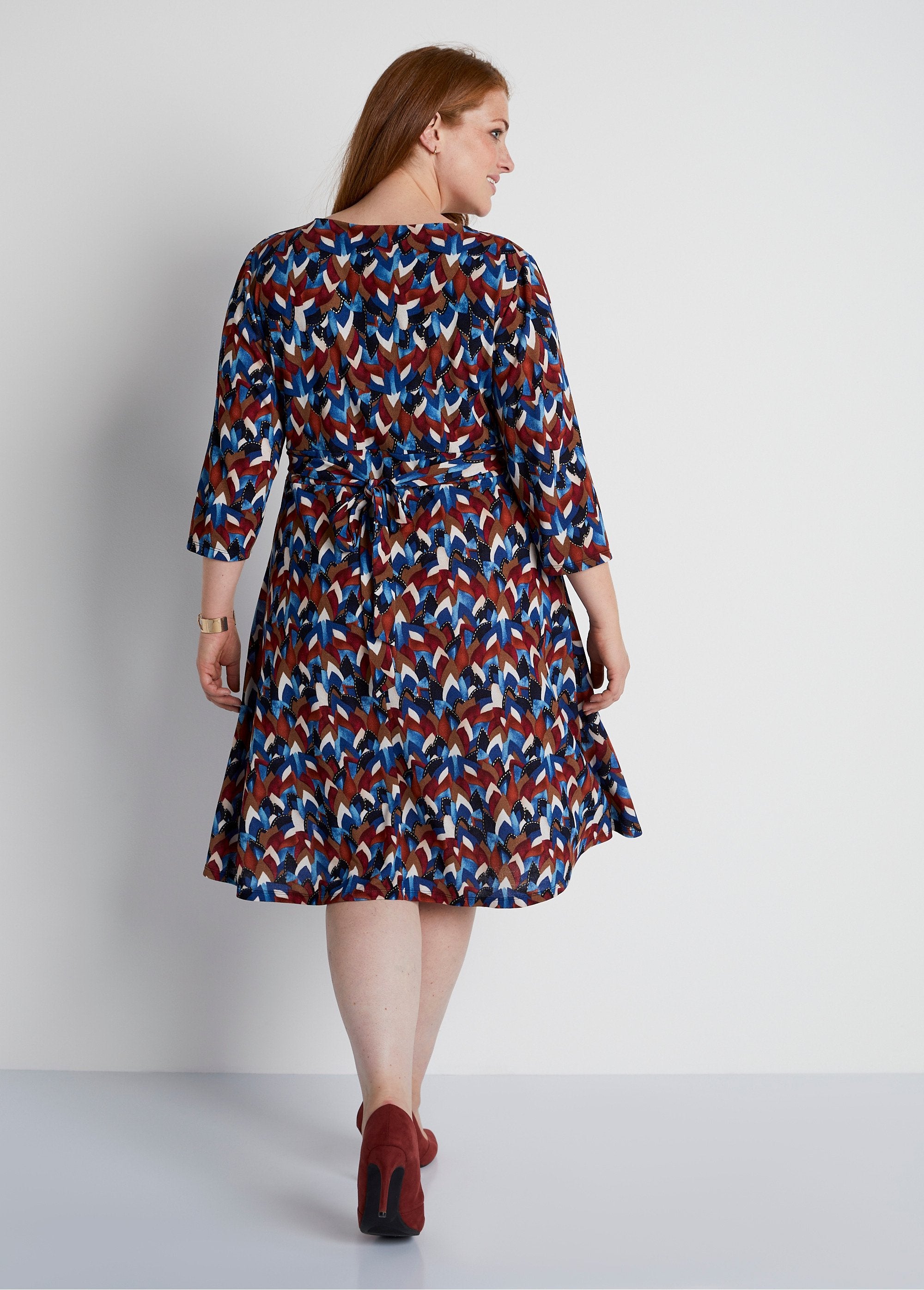 Robe_courte_évasée_cache-coeur_imprimée_Imprime_bleu_DO1_curvy