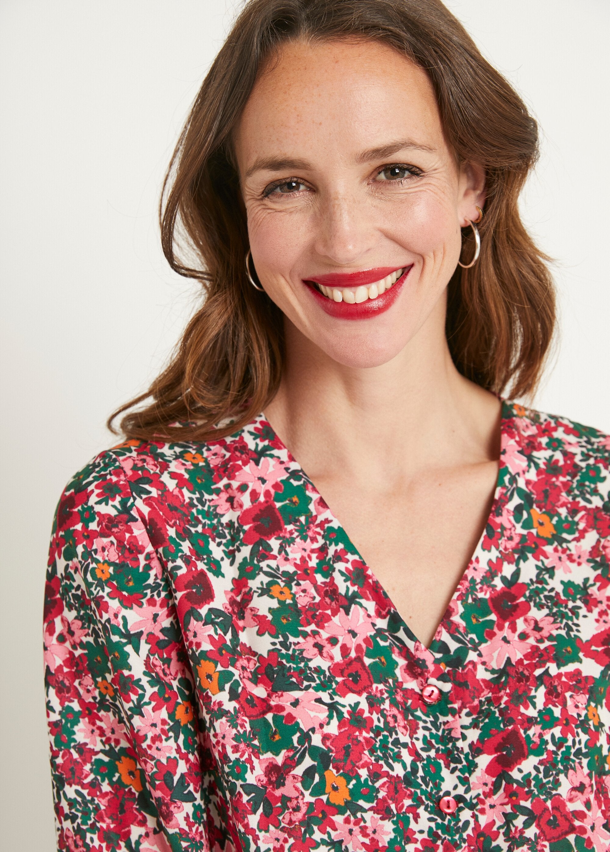 Robe_courte_évasée_fleurie_col_V_boutonné_Rose_et_vert_DE1_slim