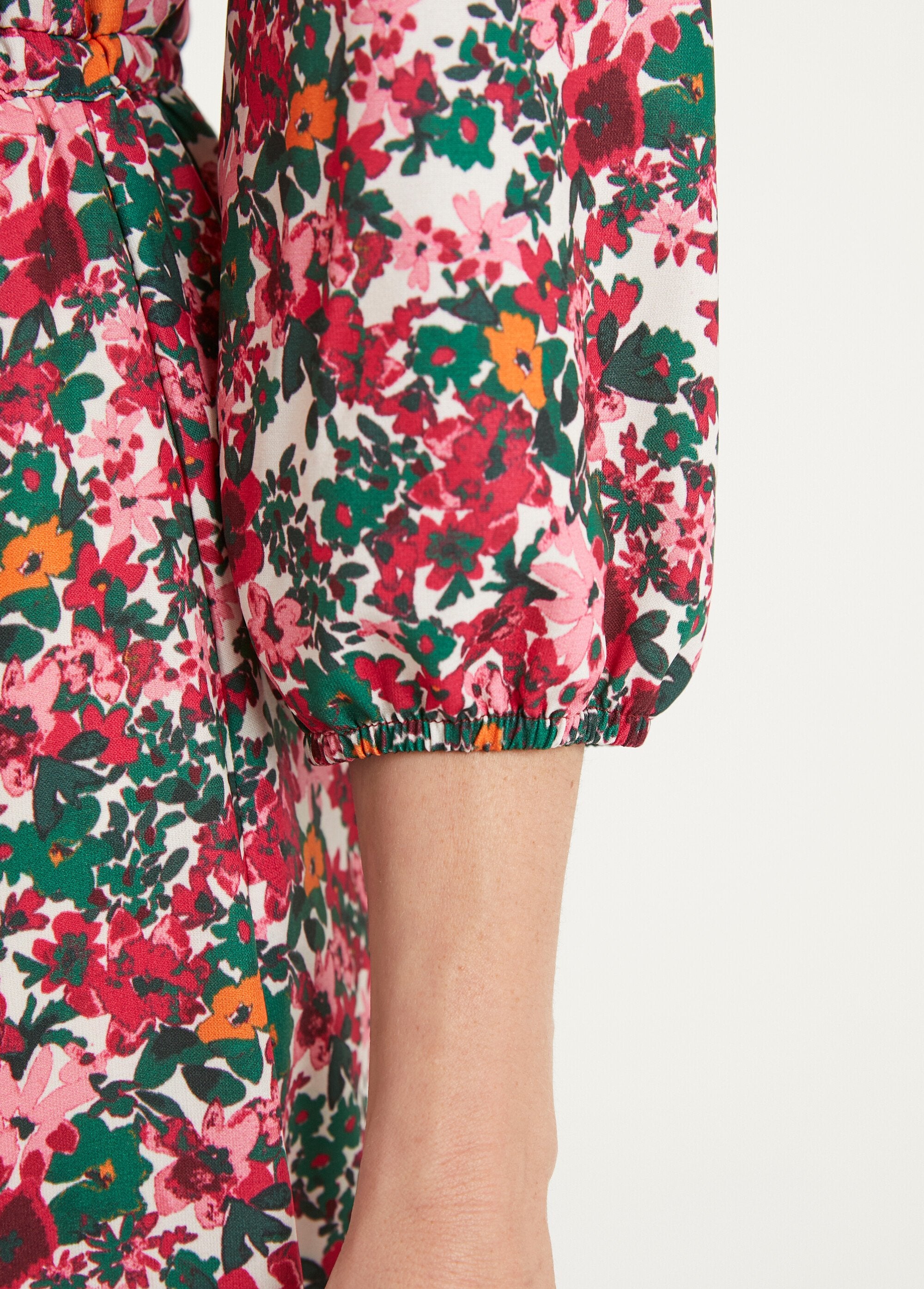 Robe_courte_évasée_fleurie_col_V_boutonné_Rose_et_vert_DE4_slim