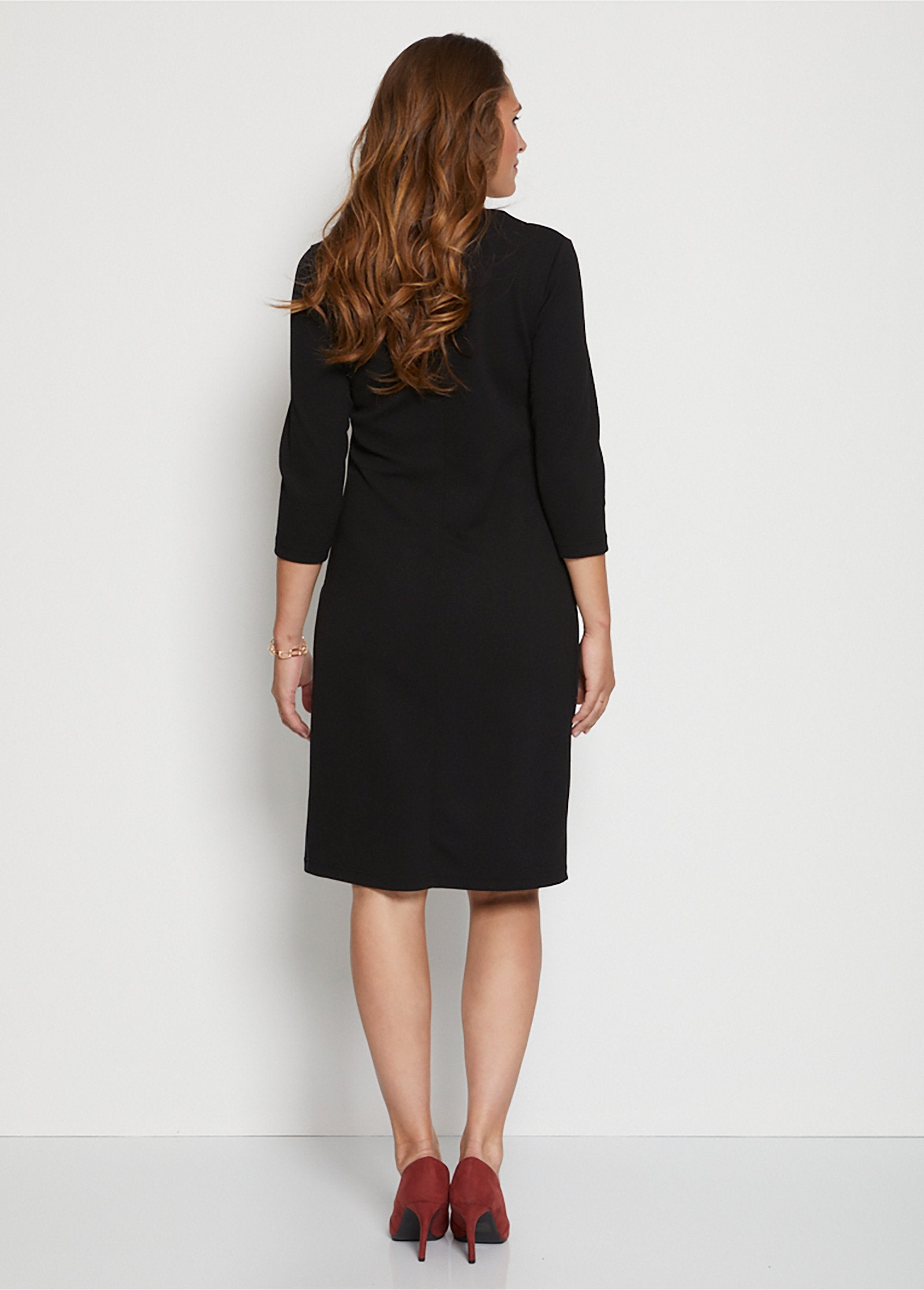 Robe_courte_maille_gaufrée_Fond_noir_DO1_curvy
