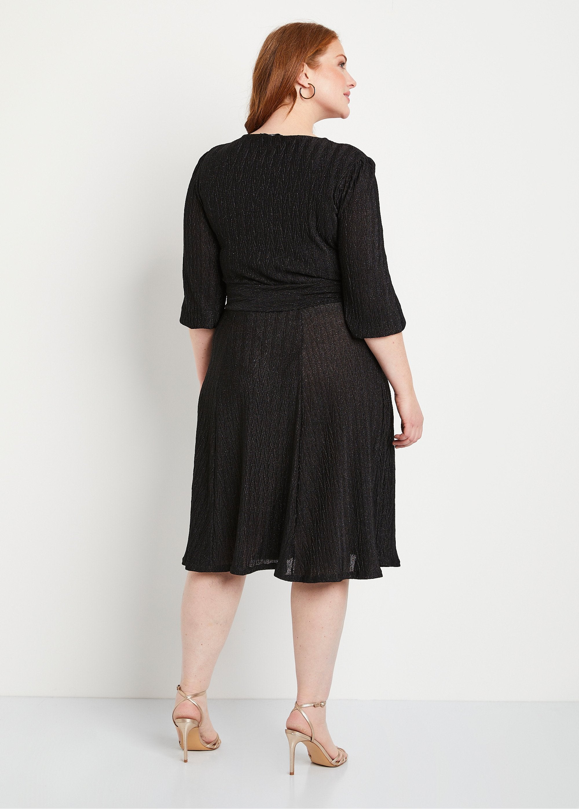 Robe_courte_pailletée_cache-coeur_Noir_DO1_curvy