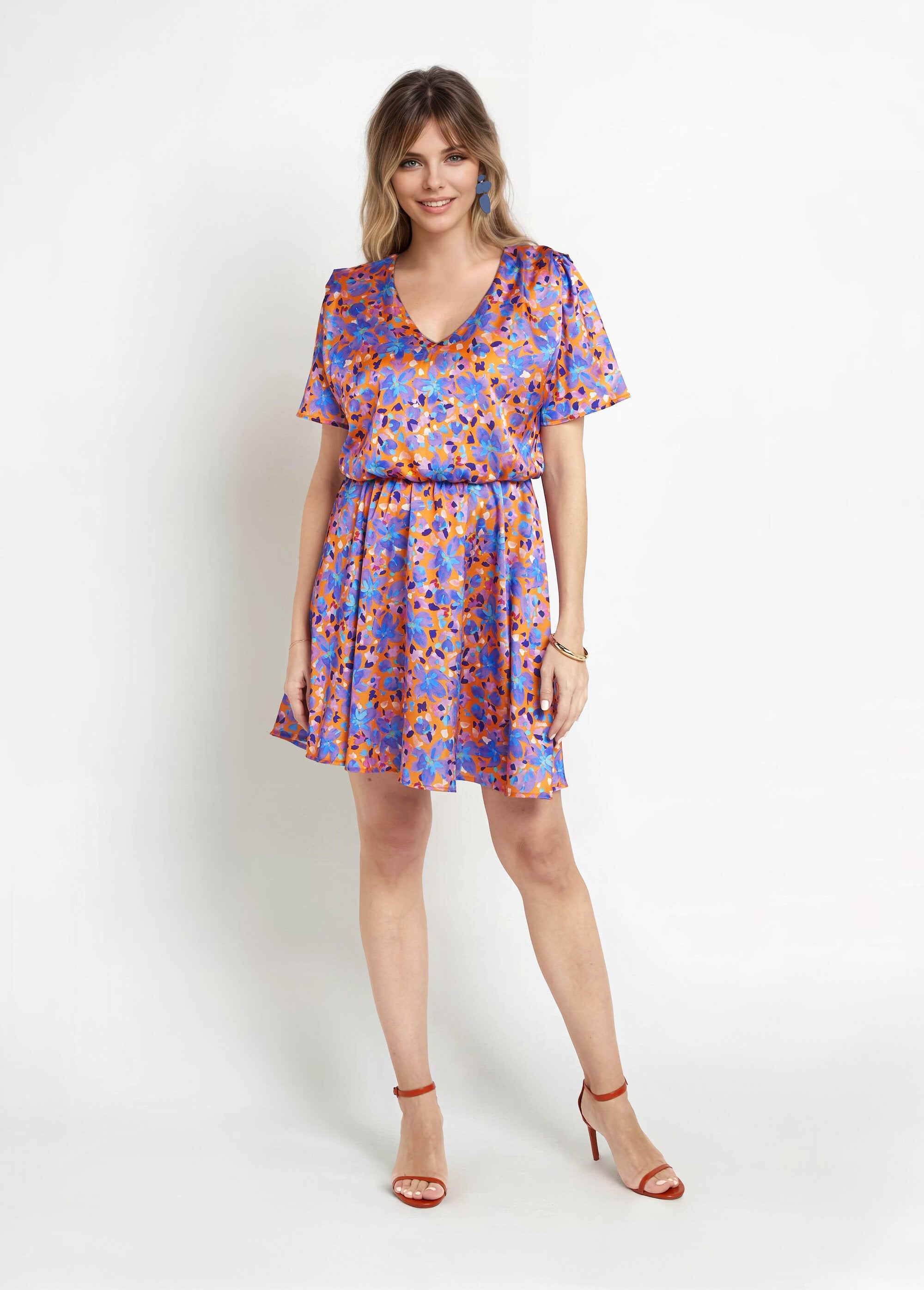 Korte_jurk_met_V-hals_satijnen_bloemen_Orange_et_violet_FA1_slim