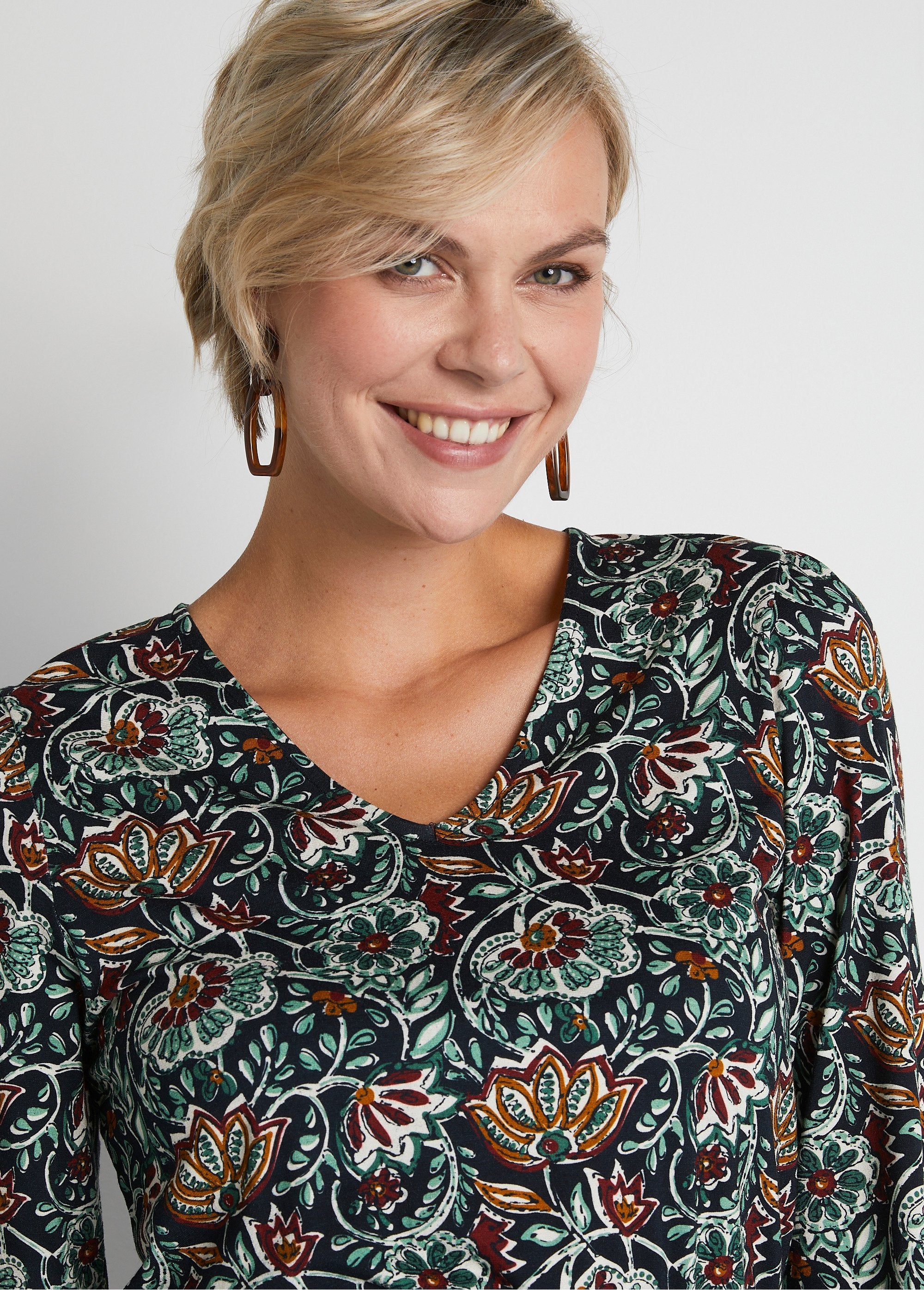 Robe_courte_smockée_maille_imprimé_fleuri_Imprime_vert_DE1_slim
