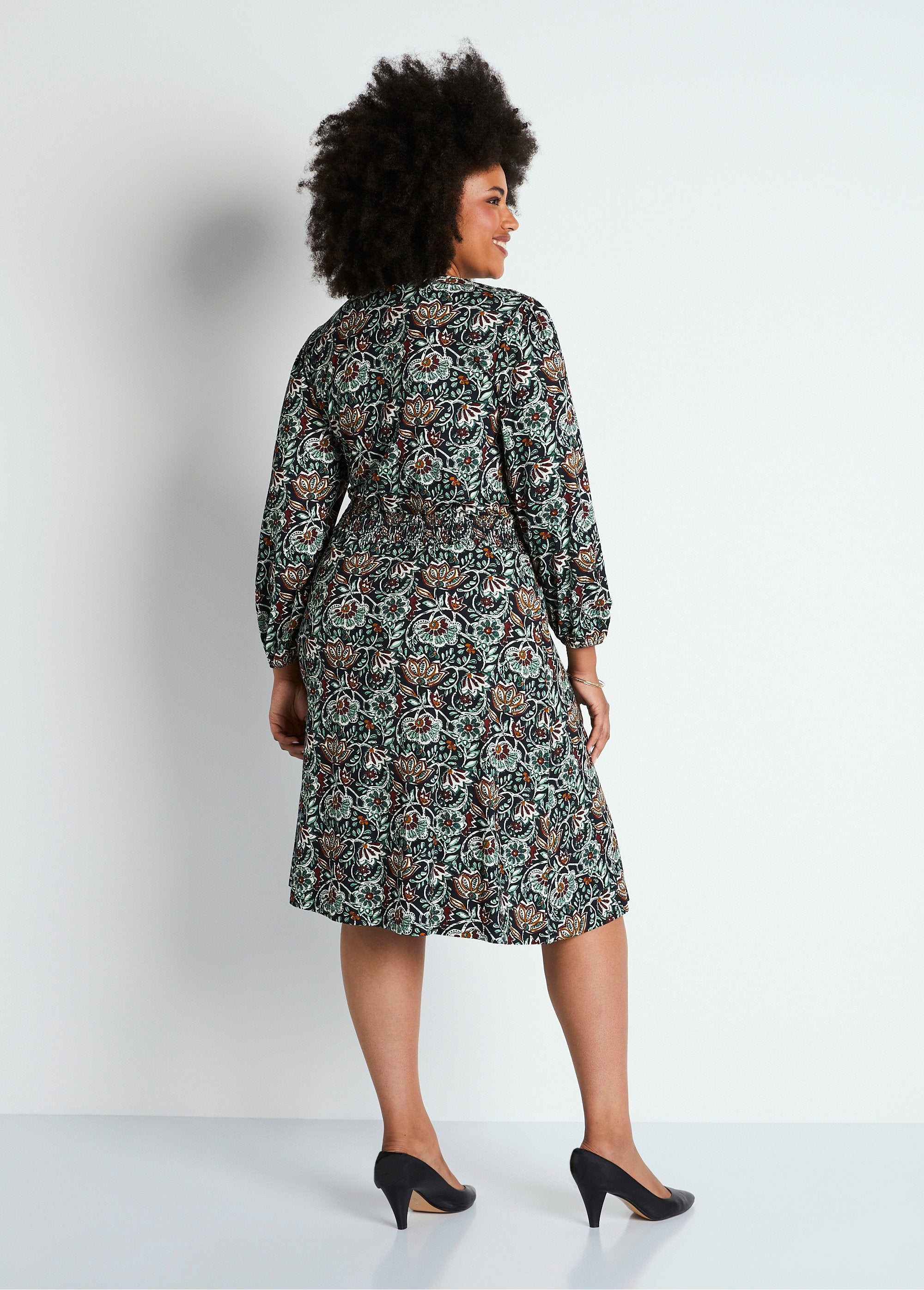 Robe_courte_smockée_maille_imprimé_fleuri_Imprime_vert_DO1_curvy