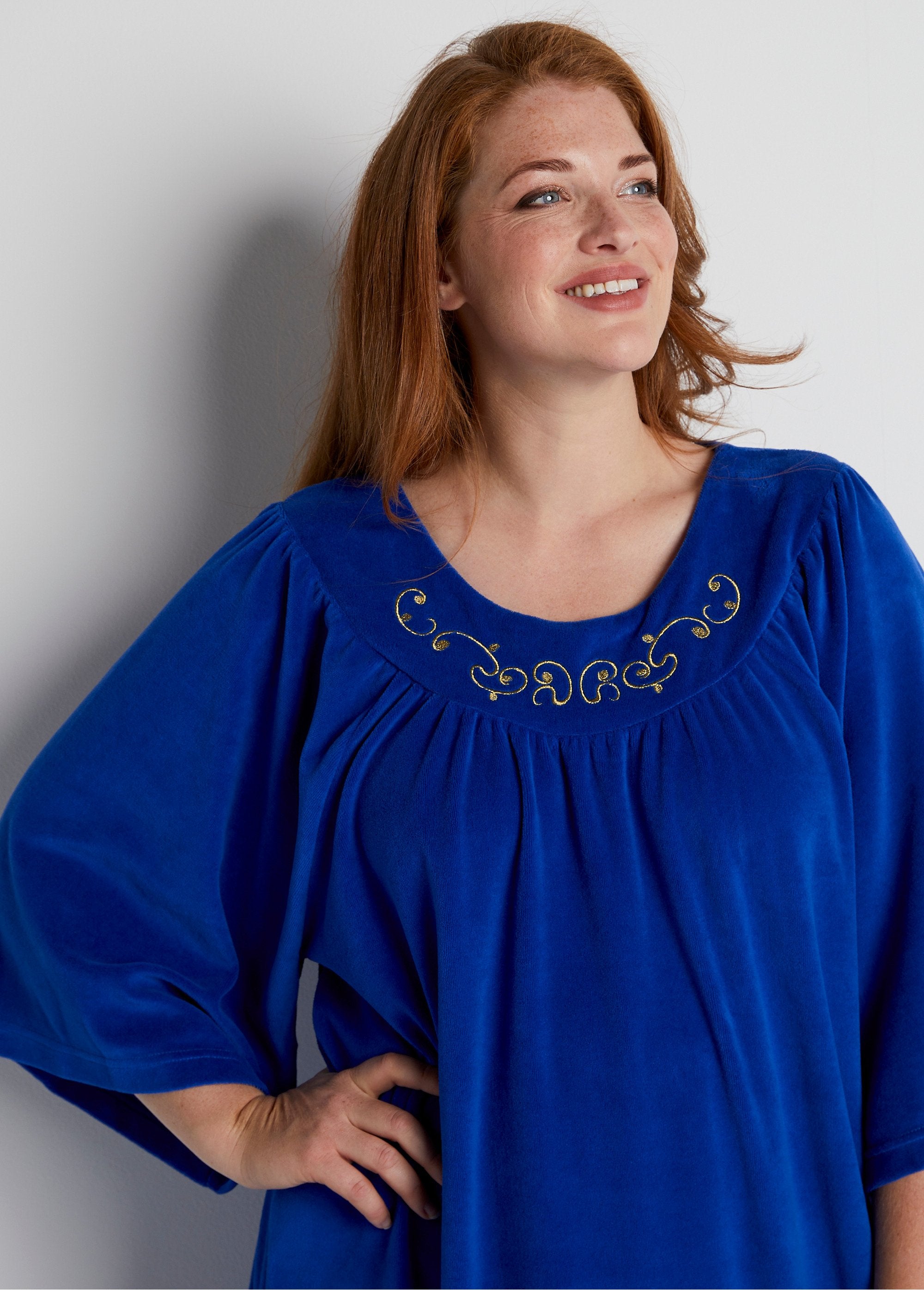 Robe_d'hôtesse_en_velours_Bleu_royal_DE1_curvy