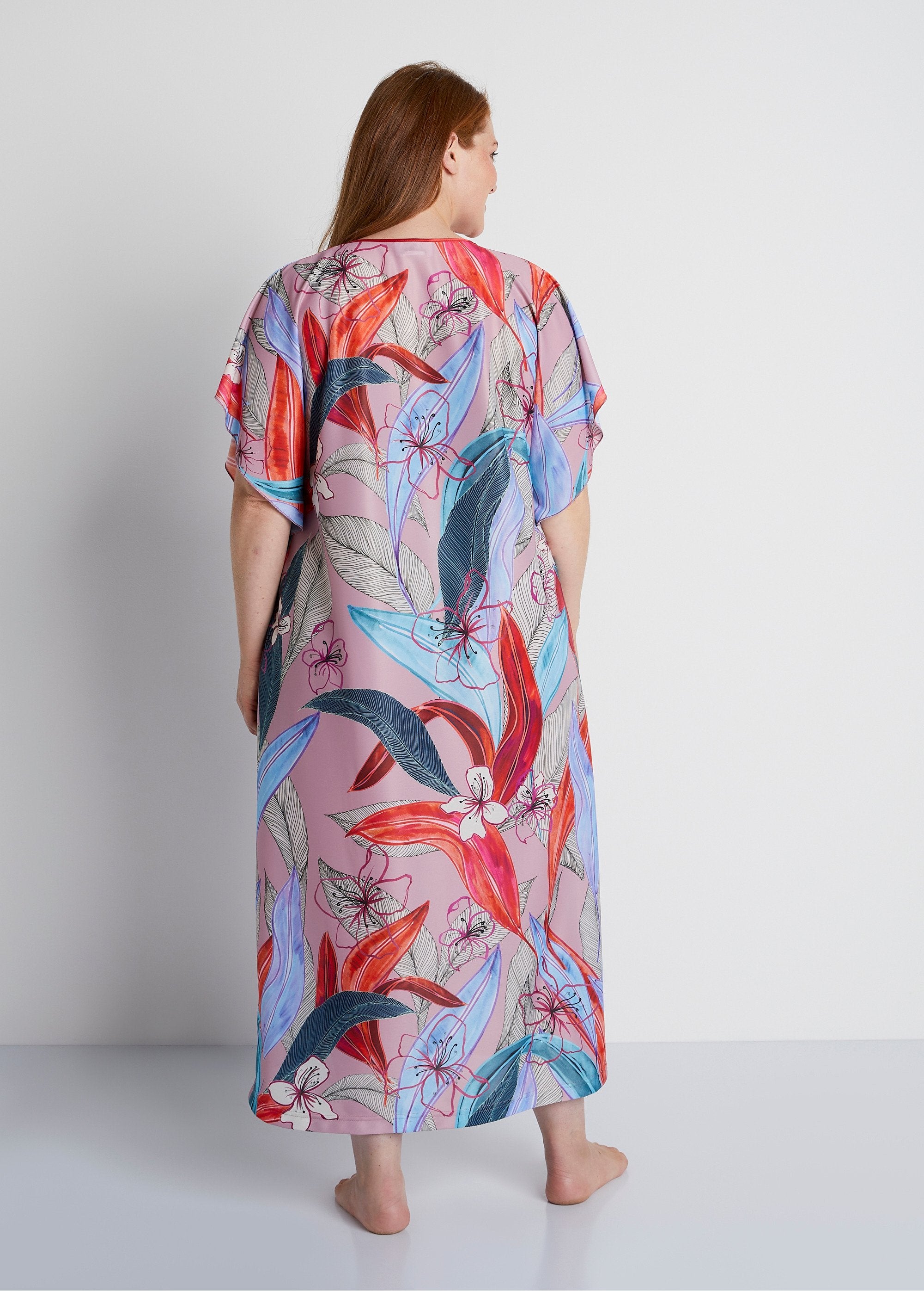 Lange_hostess_jurk_met_satijnen_patroon_Gedrukt_DO1_curvy