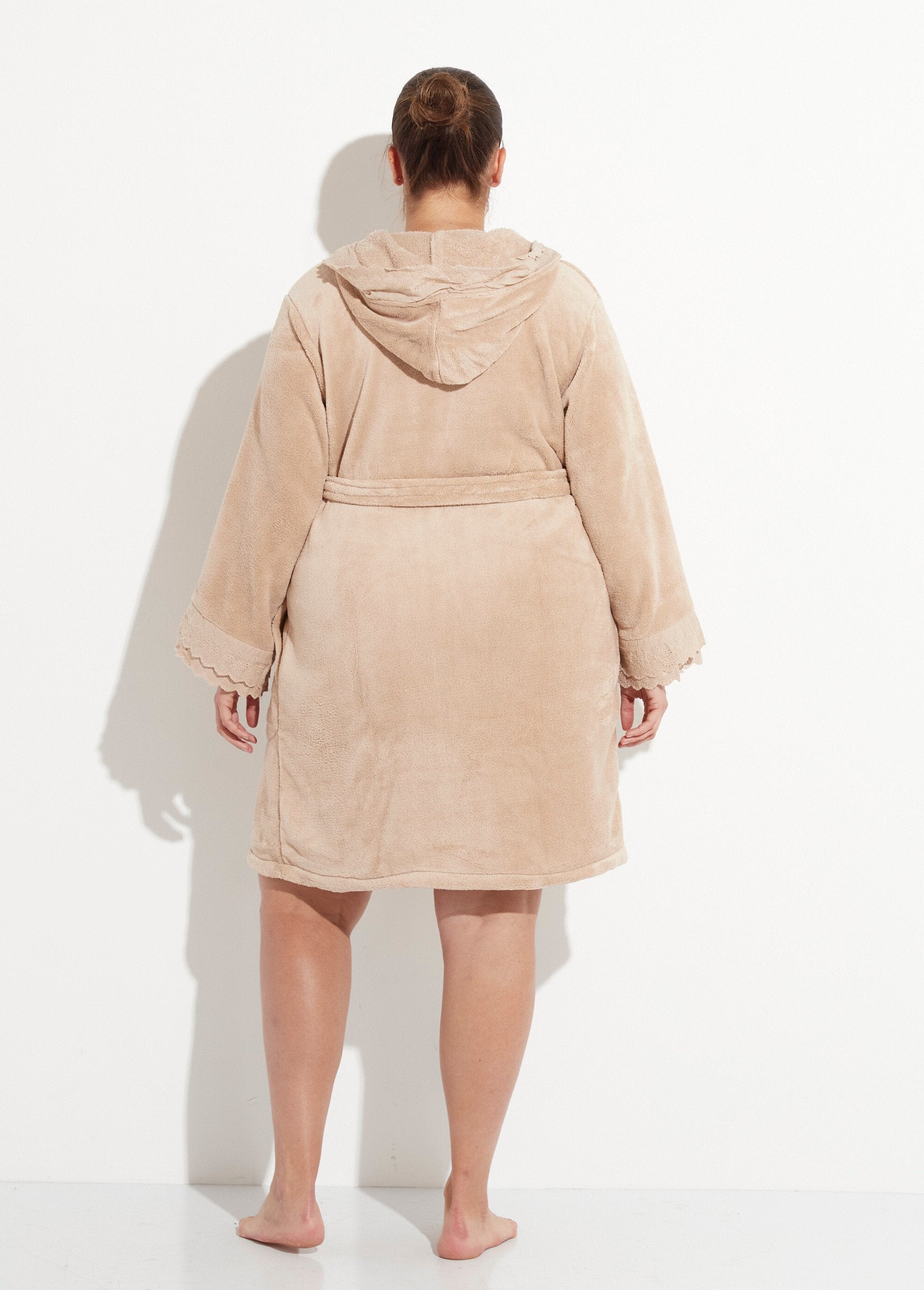 Robe_de_chambre_à_capuche,_broderie_anglaise_Taupe_DO1_curvy