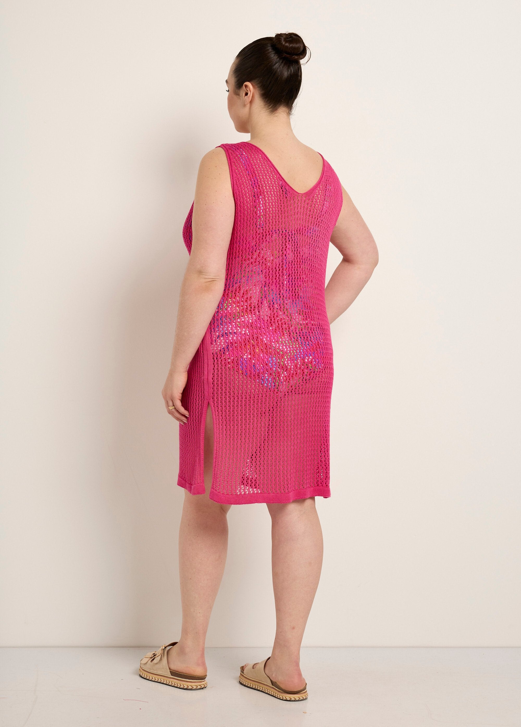 Mouwloze_gebreide_strandjurk_Fuchsia_DO1_curvy