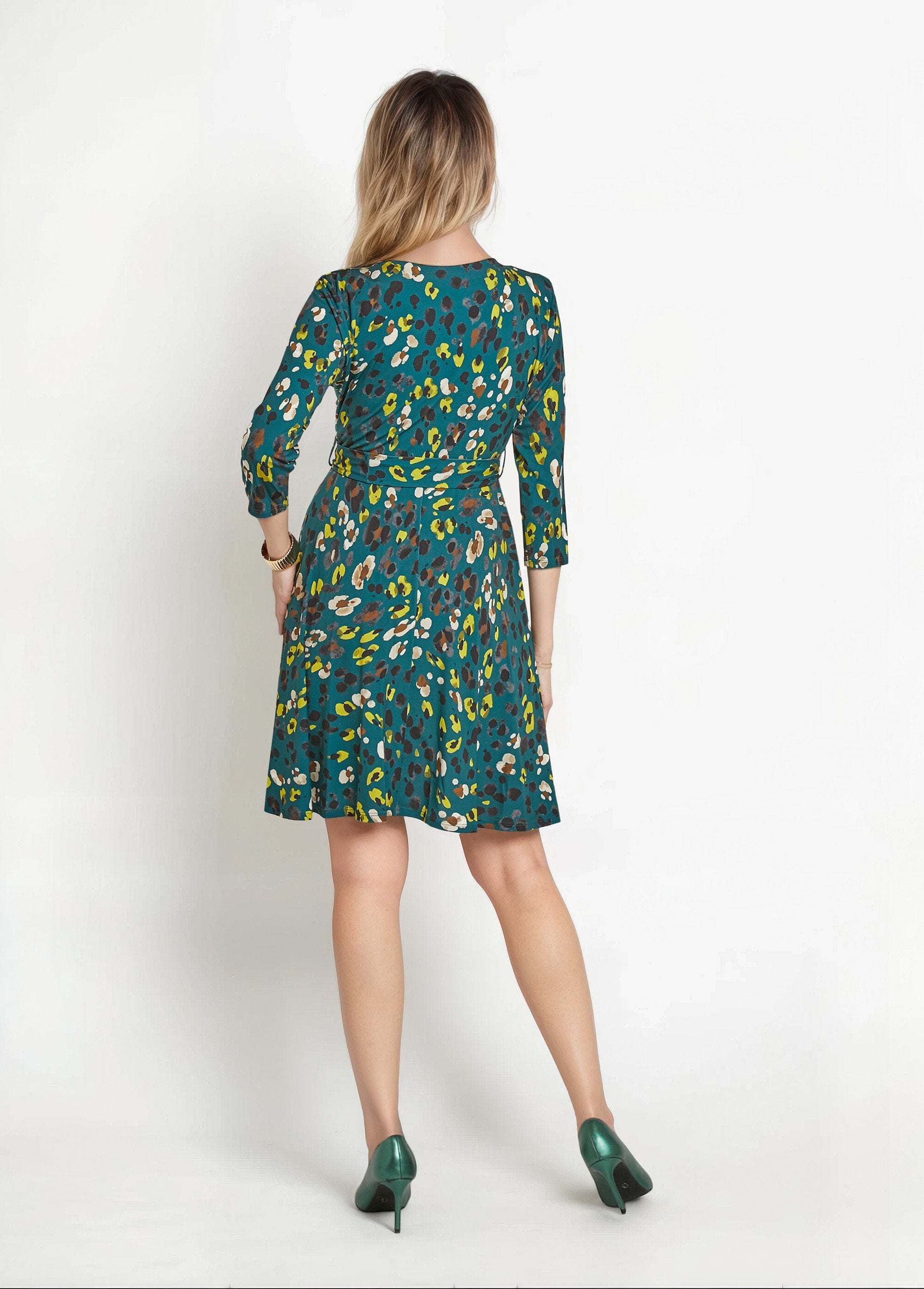 Bedrukte_wikkeljurk_met_ceintuur_in_de_taille_Vert_imprime_DO1_slim