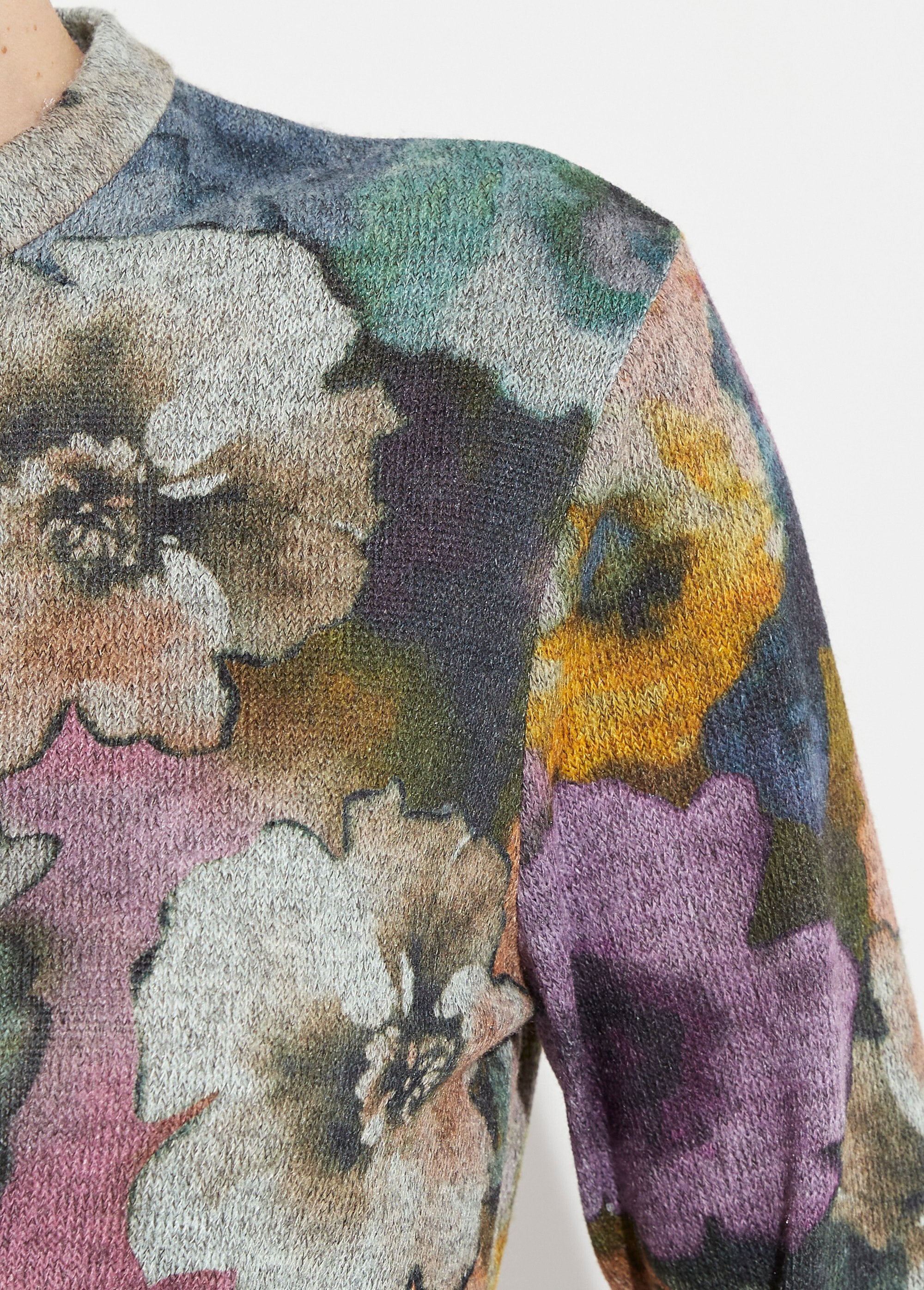 Rechte_jurk_met_ceintuurprint_en_warm_breisel_met_hoge_hals_Gris_et_parme_DE3_slim