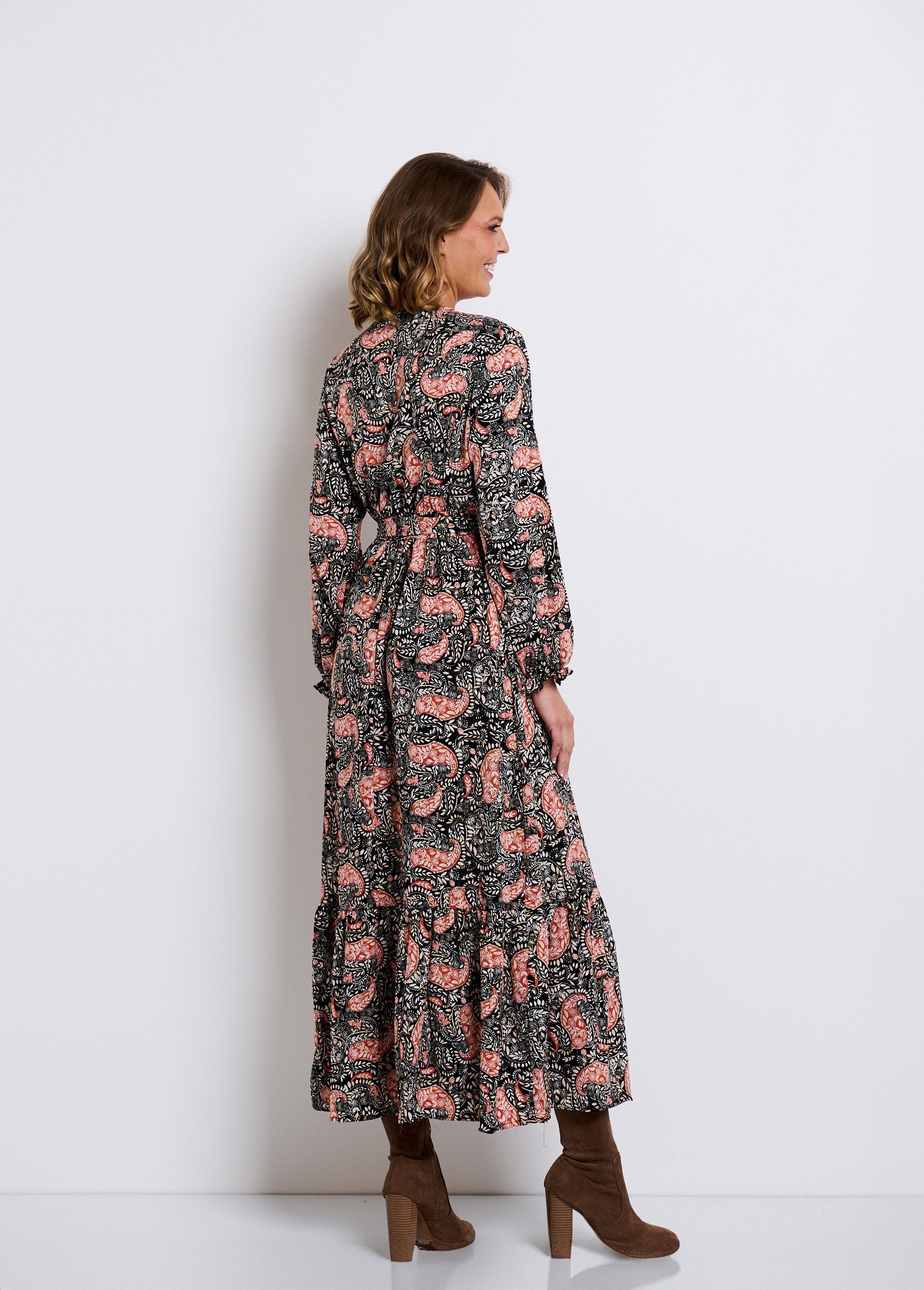 Robe_longue_à_volant_taille_élastiquée_Noir_et_brique_DO1_slim