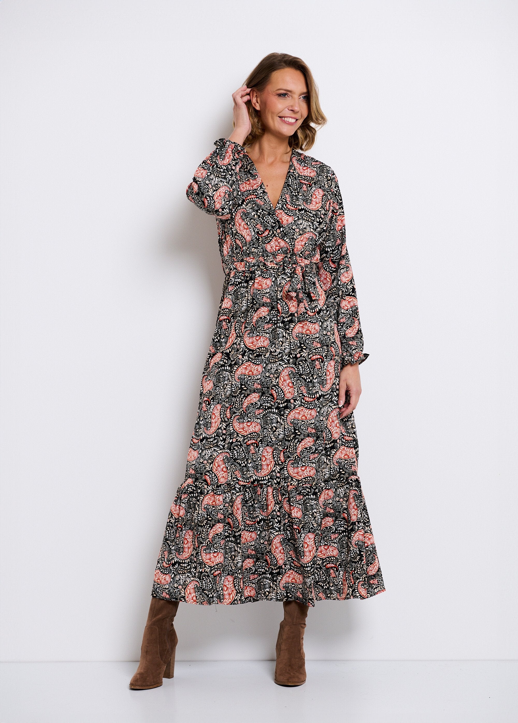 Maxi-jurk_met_elastiek_in_de_taille_Noir_et_brique_FA2_slim