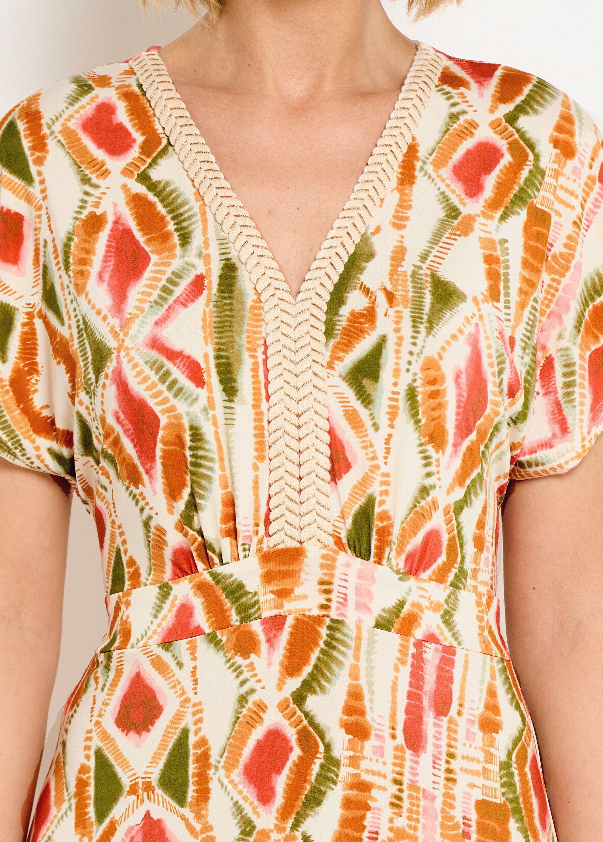 Robe_longue_col_V_évasée_imprimée_Vert_et_terracota_DE2_slim