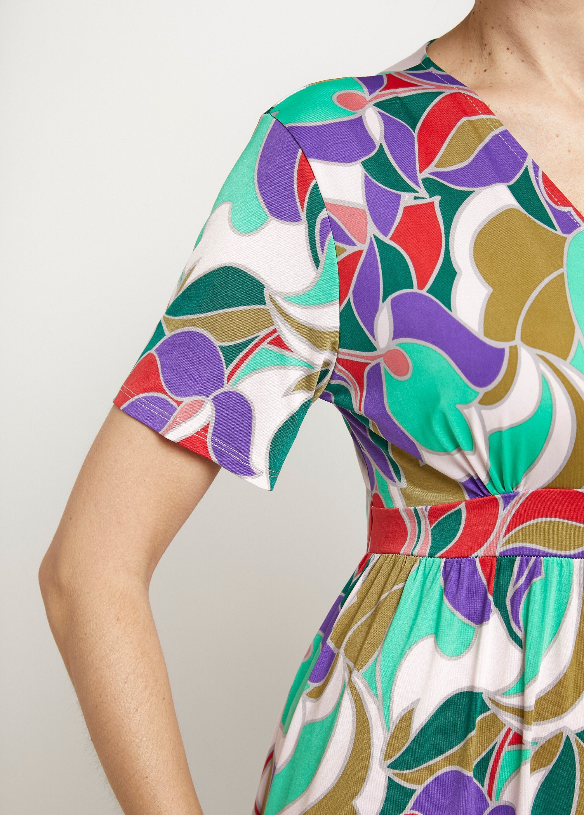 Robe_longue_manches_courtes,_fleuri_graphique_Imprime_violet_et_vert_DE4_slim