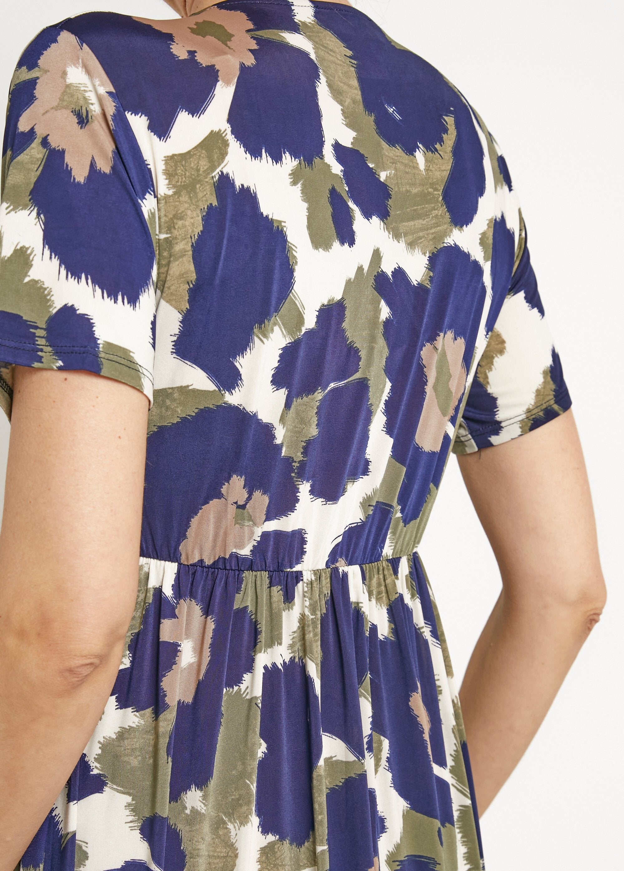 Robe_longue_manches_courtes,_fleuri_stylisé_Marine_et_kaki_DE2_slim