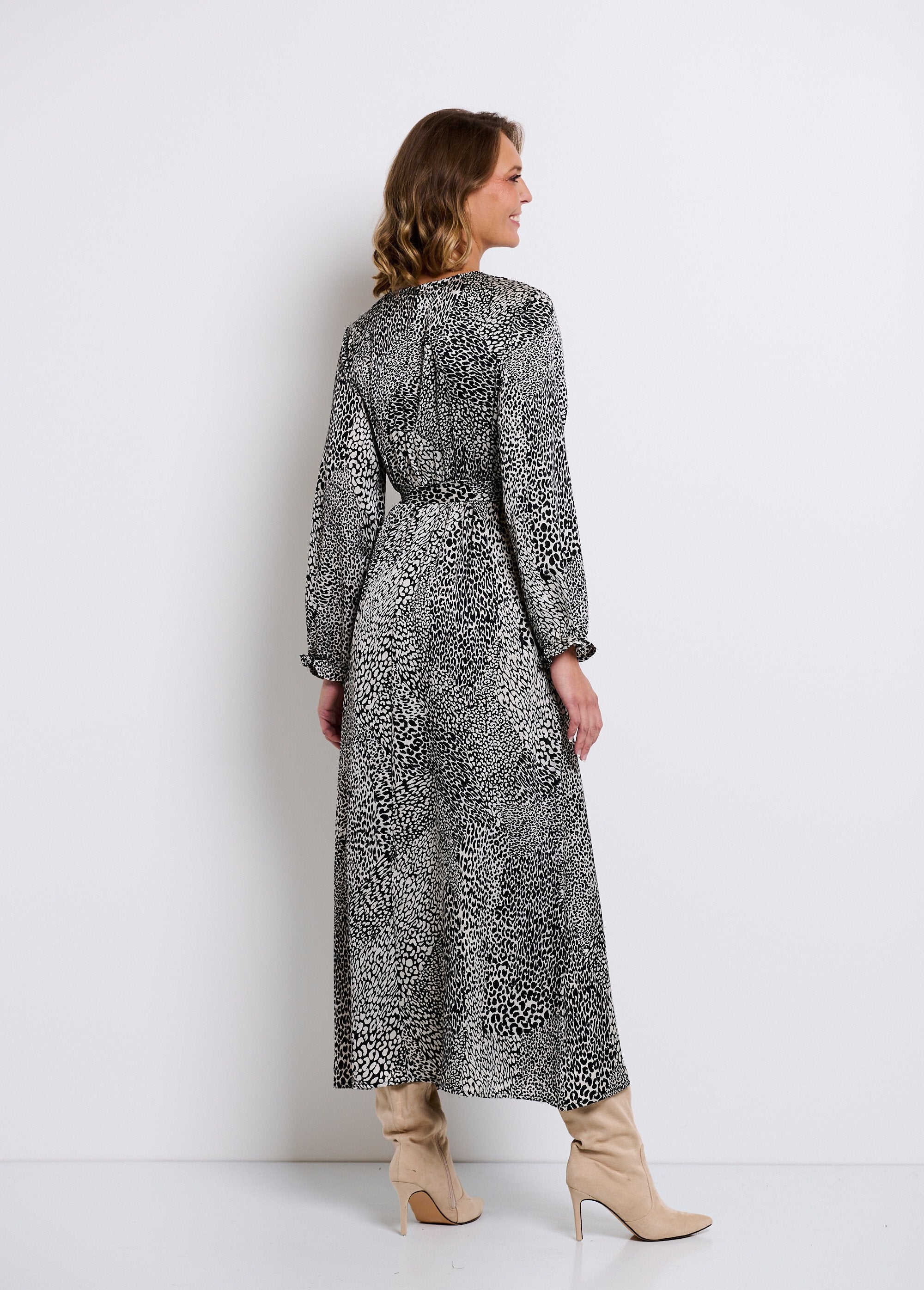 Dierenprint_satijnen_maxi_jurk_Noir_et_blanc_DO1_slim
