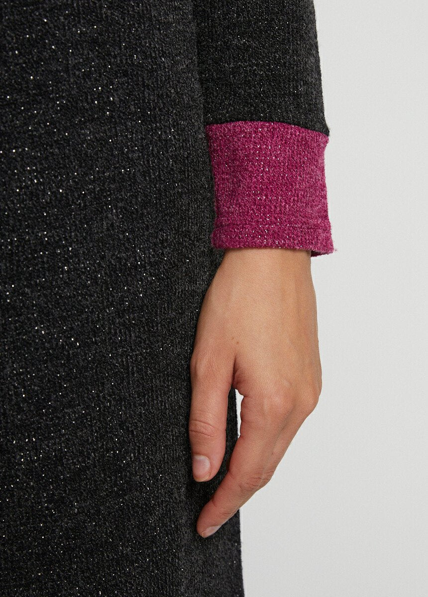 Robe_courte_droite_maille_chaude_col_rond_Fond_noir_DE2_slim