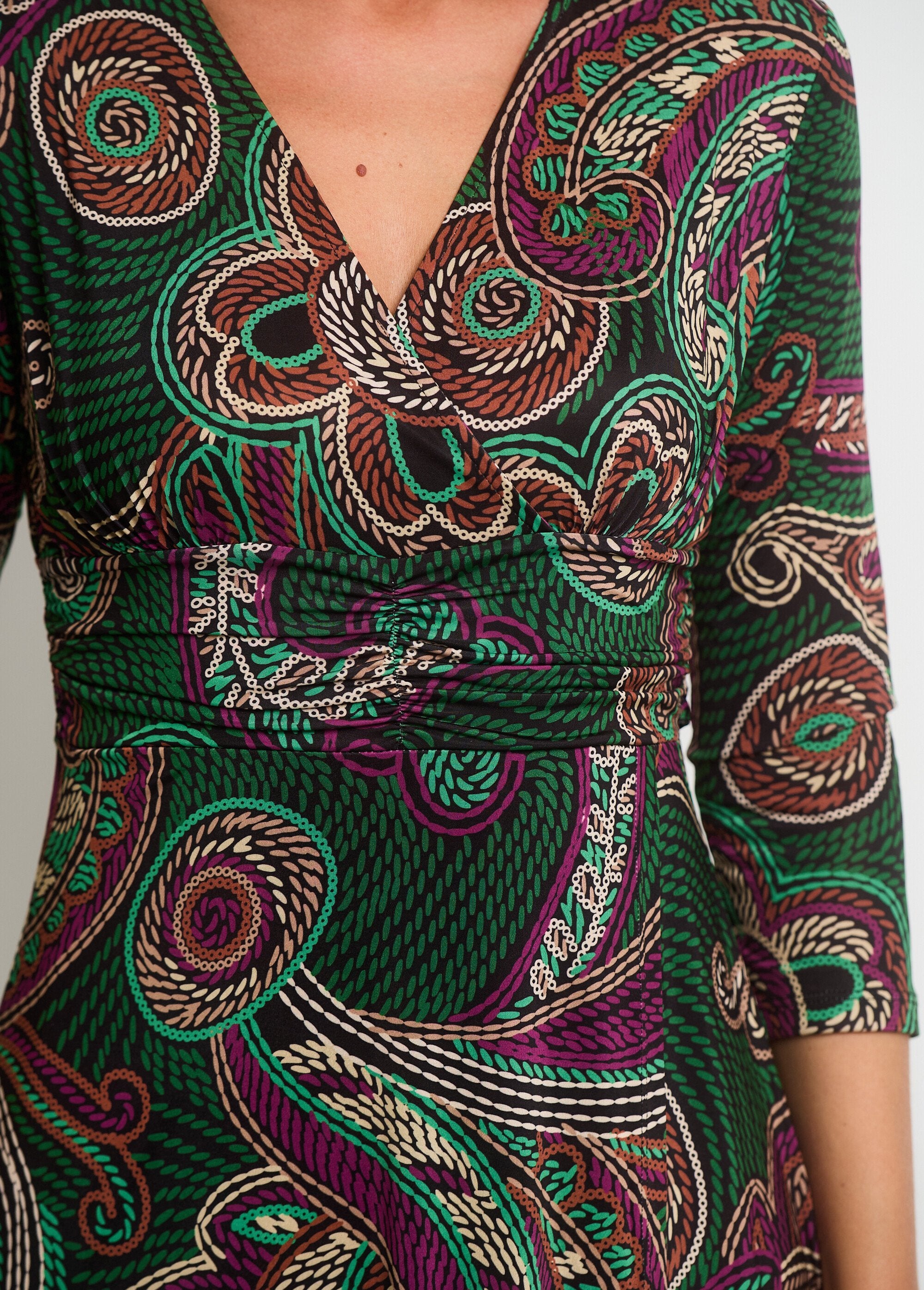 Robe_portefeuille_taille_drapée_en_maille_Rose_et_vert_DE2_slim