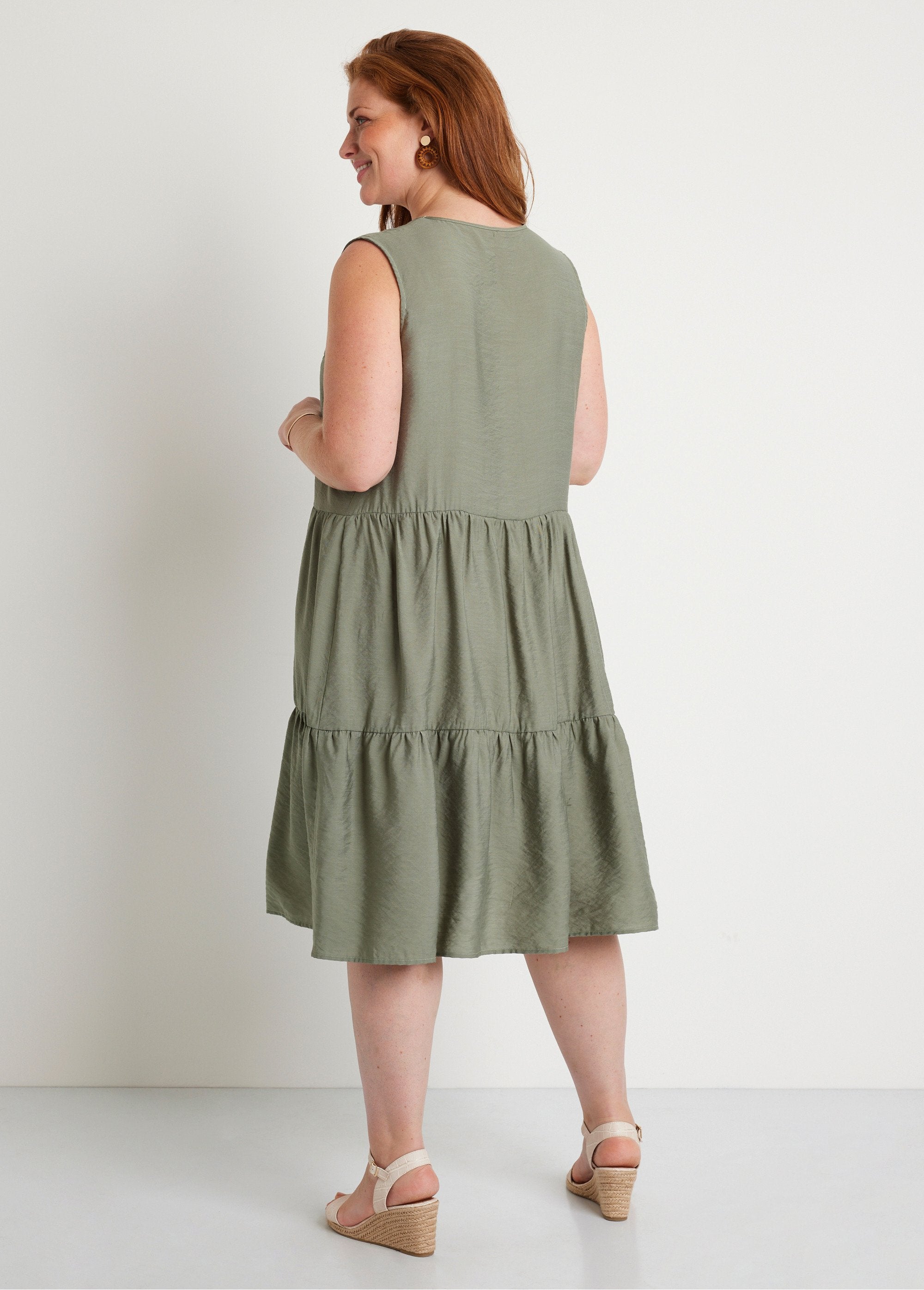 Robe_sans_manches_courte_volantée_Kaki_DO1_curvy