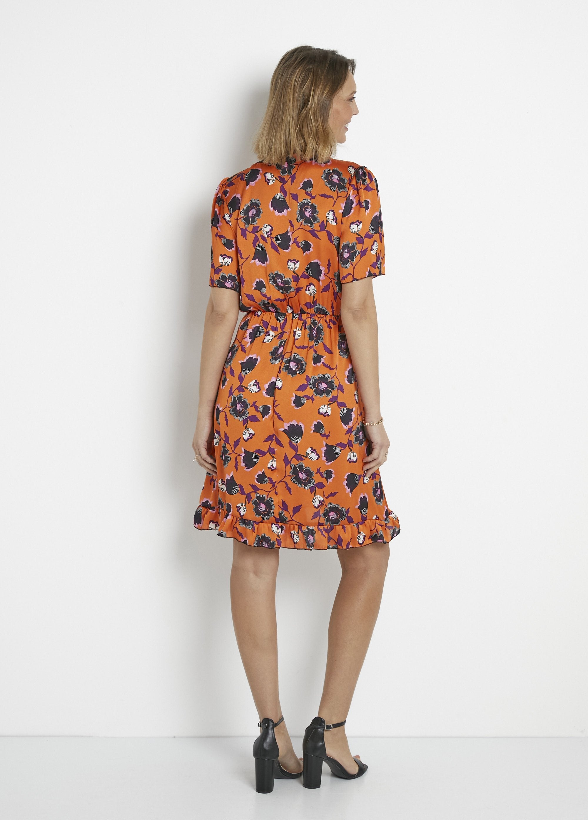 Satijnen_bloemenjurk_met_vlindermouwen_Orange_imprime_DO1_slim