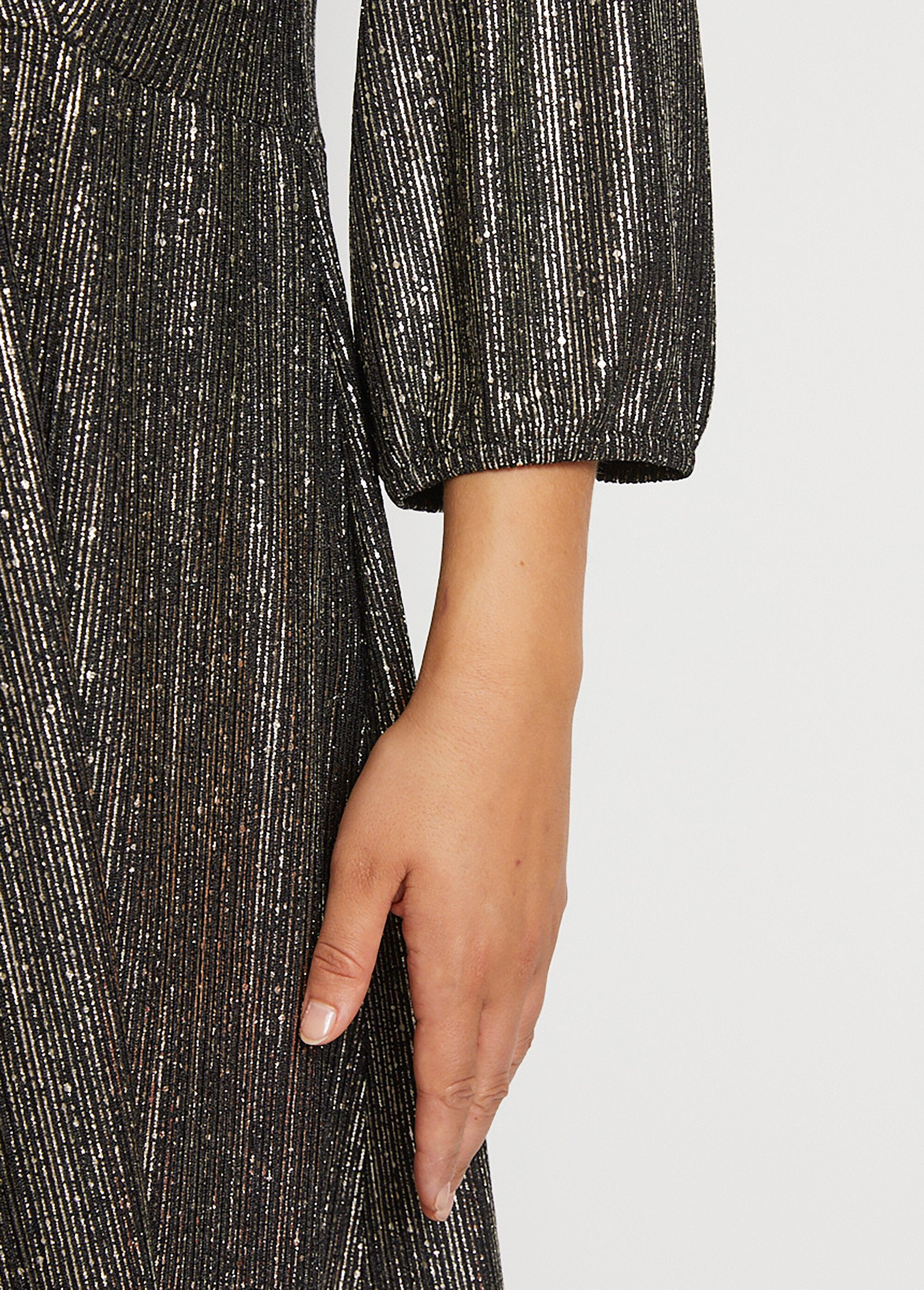 Fonkelende_wikkeljurk_Noir_et_dore_DE2_curvy